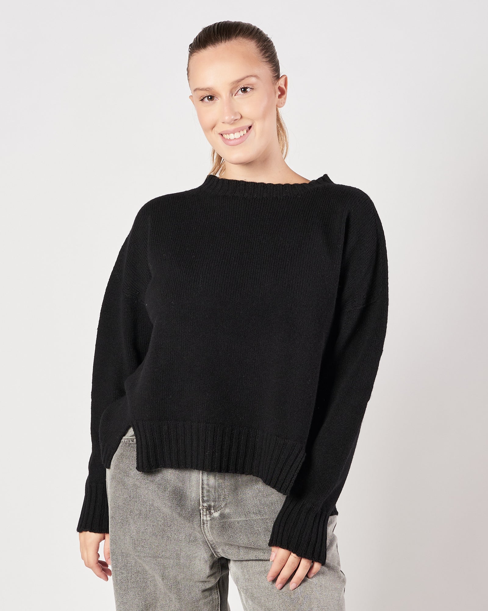 Maglia A|STORE girocollo nera