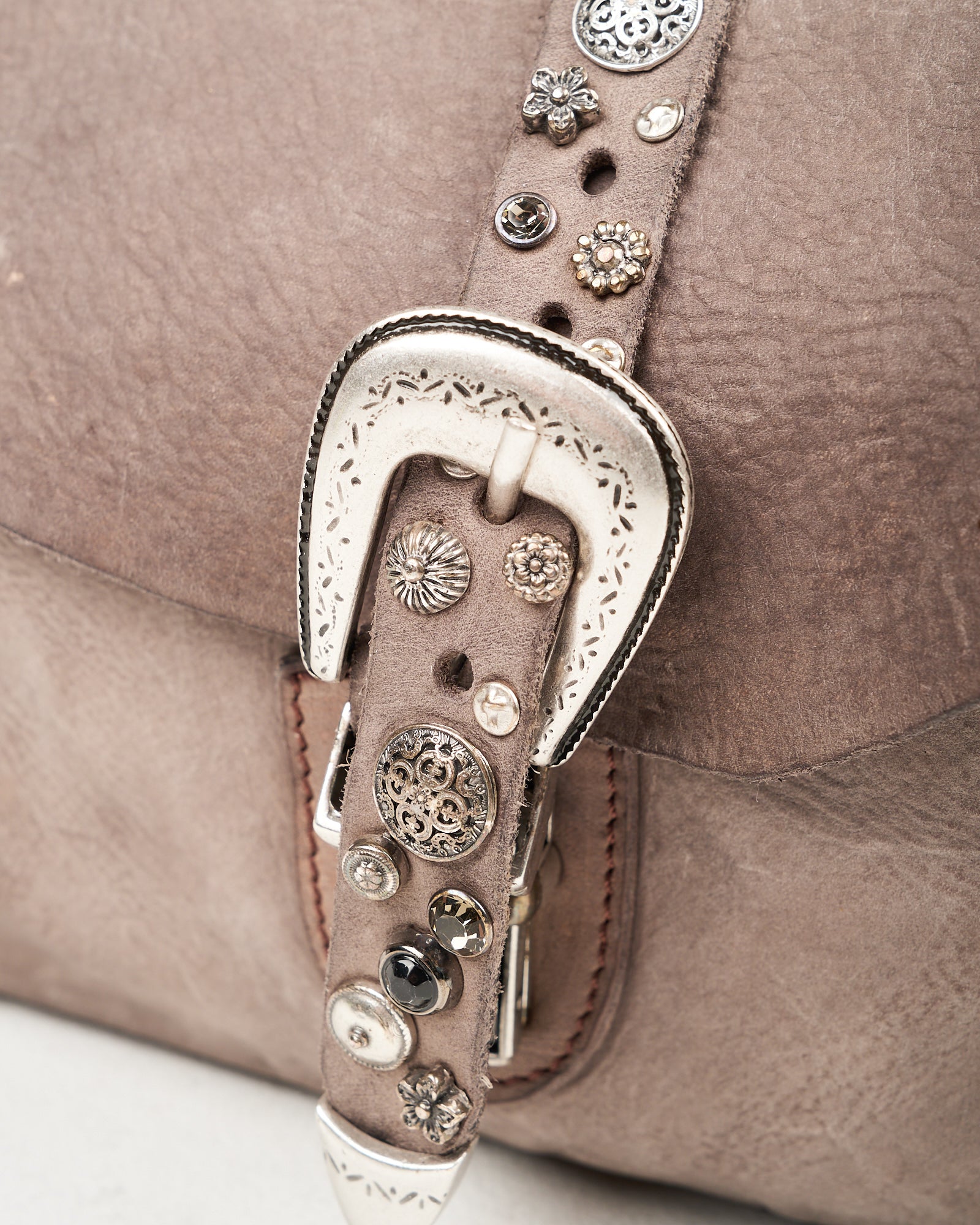 Borsa Campomaggi Porzia in pelle cemento con borchie