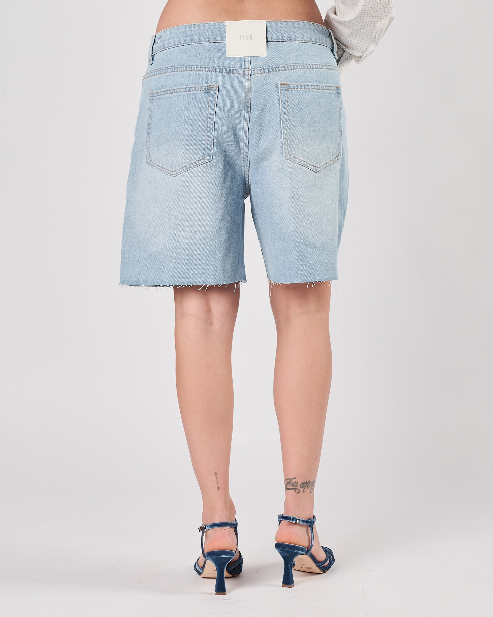 Bermuda Eleh in denim taglio vivo blu celeste