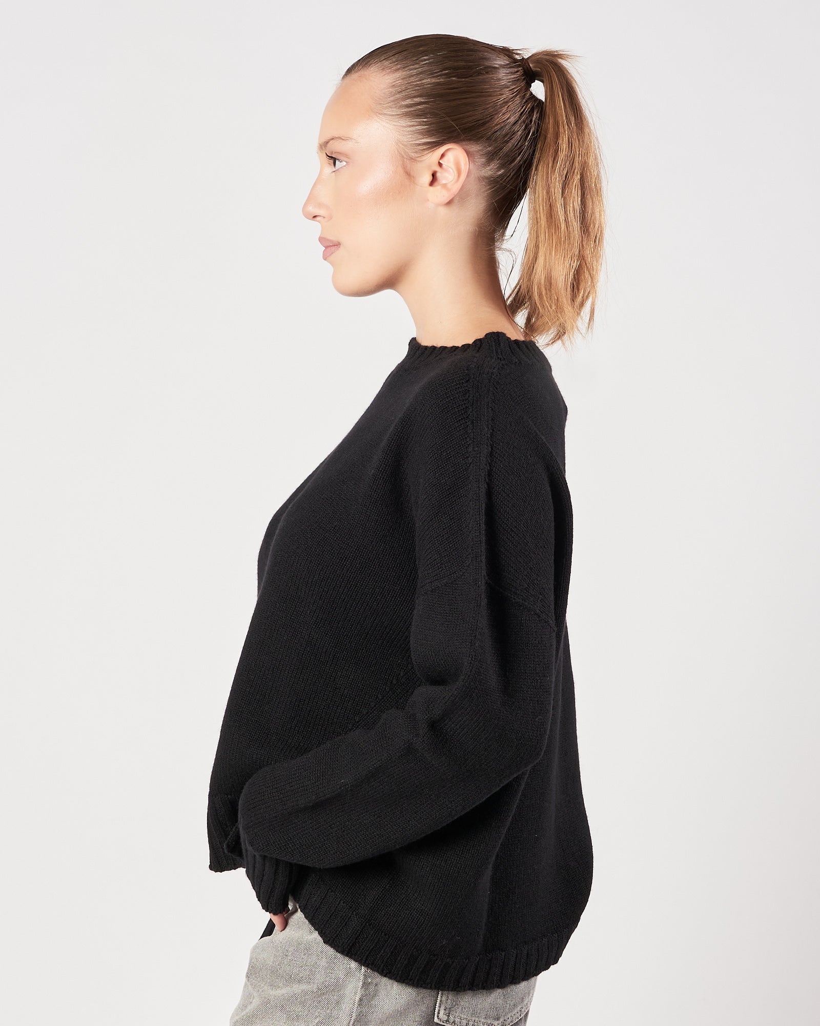 Maglia A|STORE girocollo nera