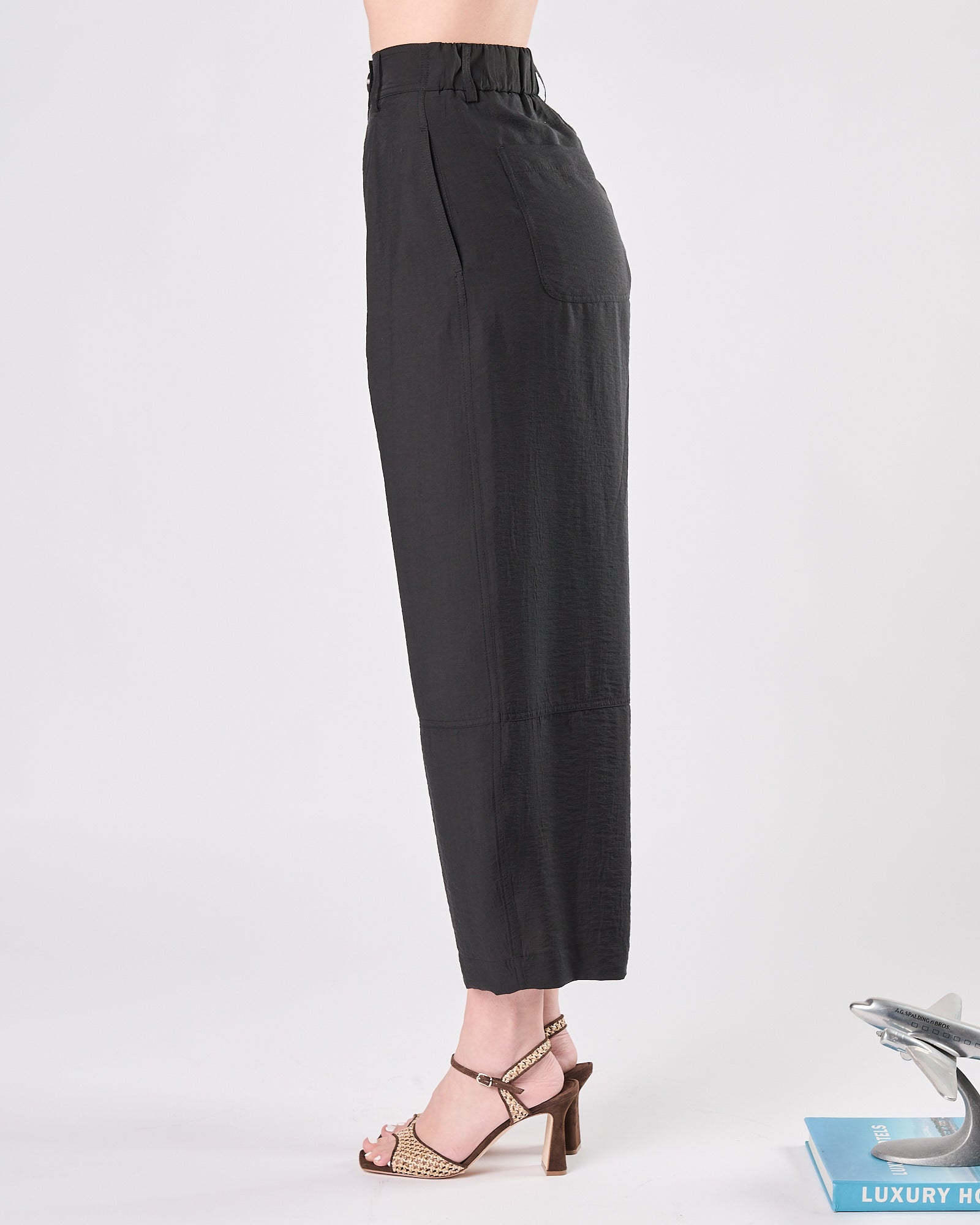 Pantalone Tela9 in tencel con una pence nero