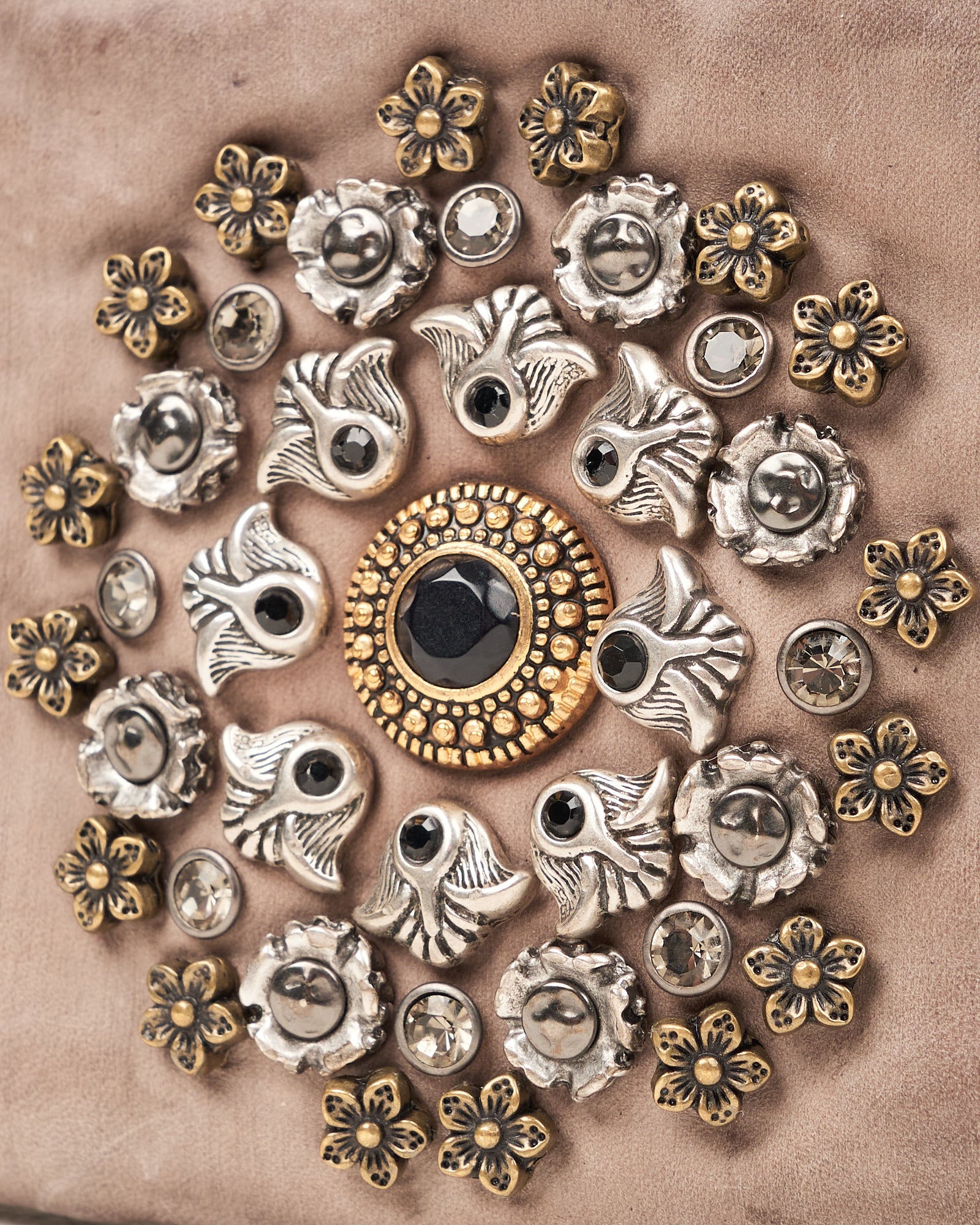 Portafoglio Campomaggi in pelle cemento con borchie