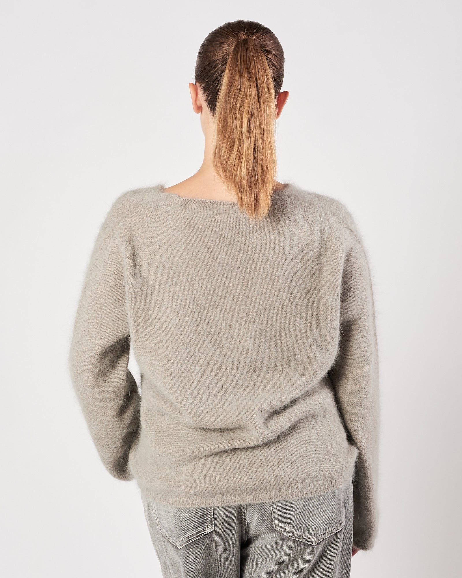 Maglia Roberto Collina scollo V in angora grigia