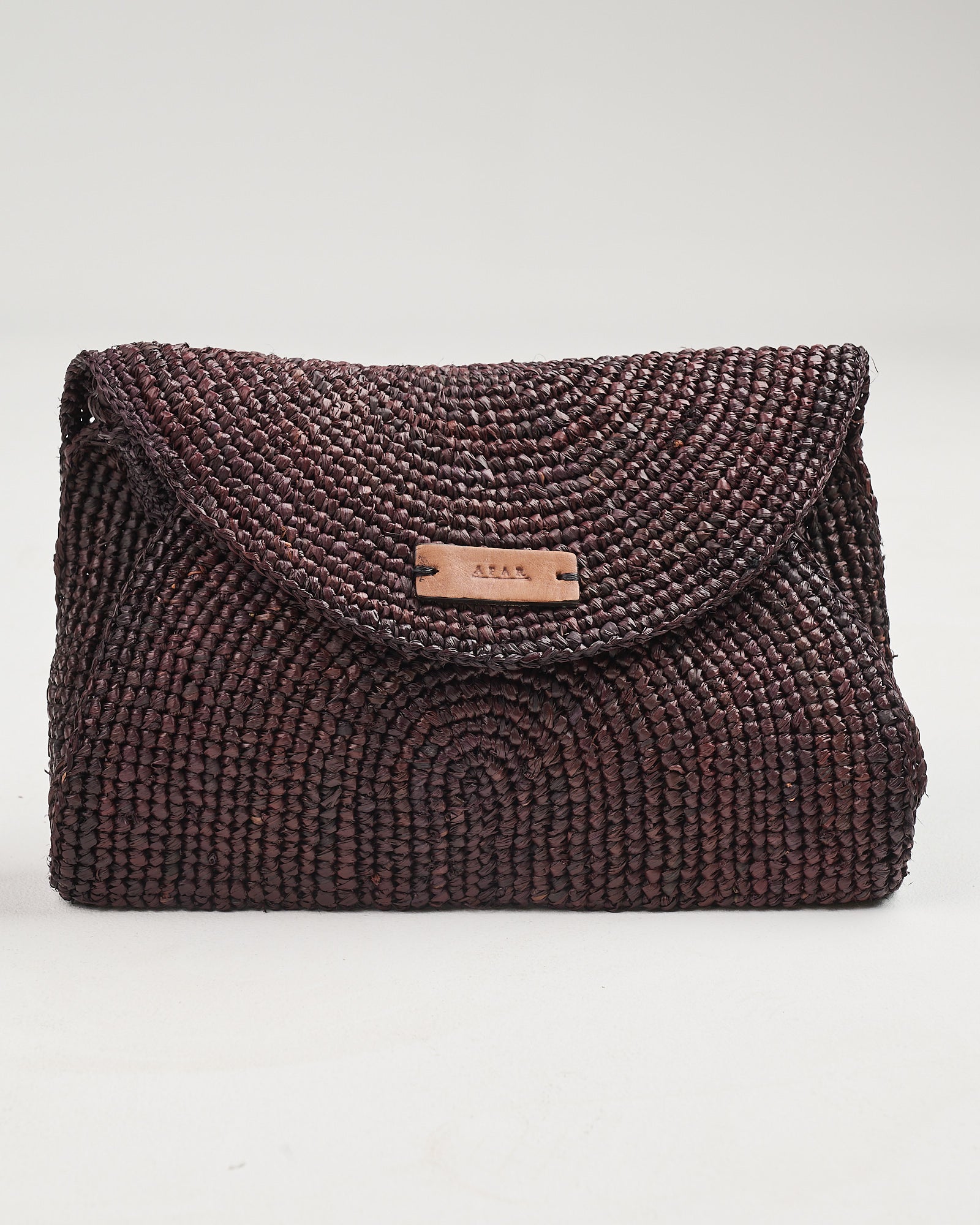 Borsa Afar in rafia intrecciata moro