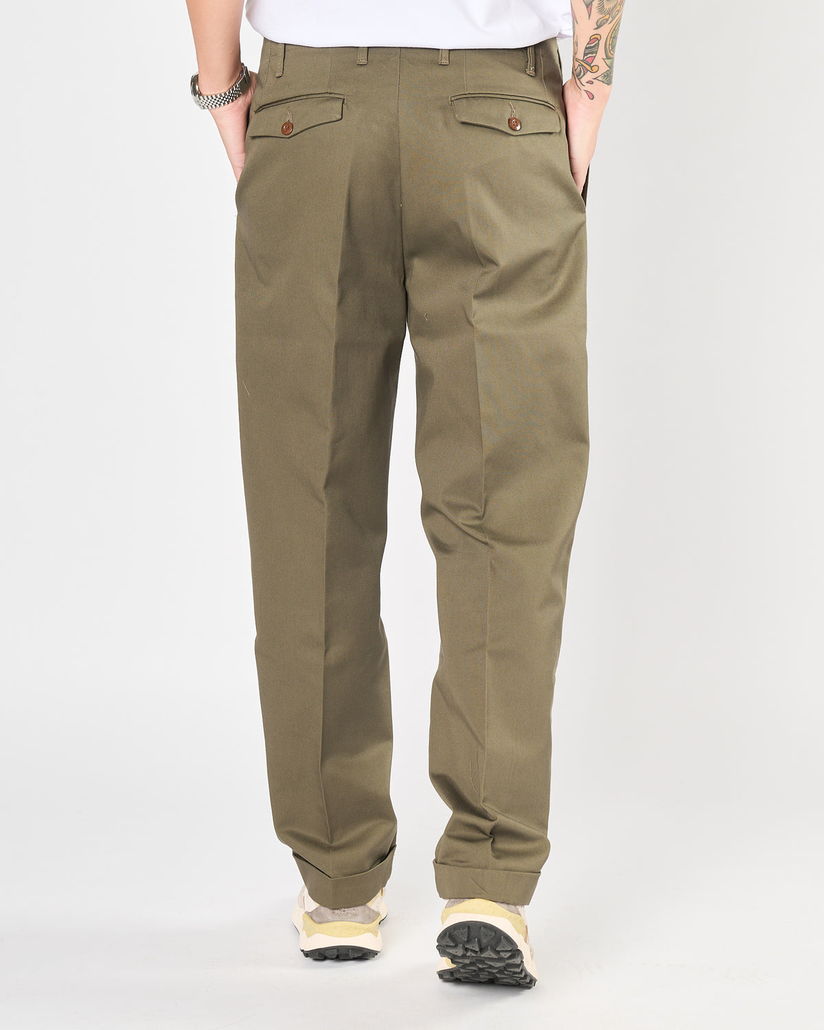 Pantalone Telacruda con una pence verde militare