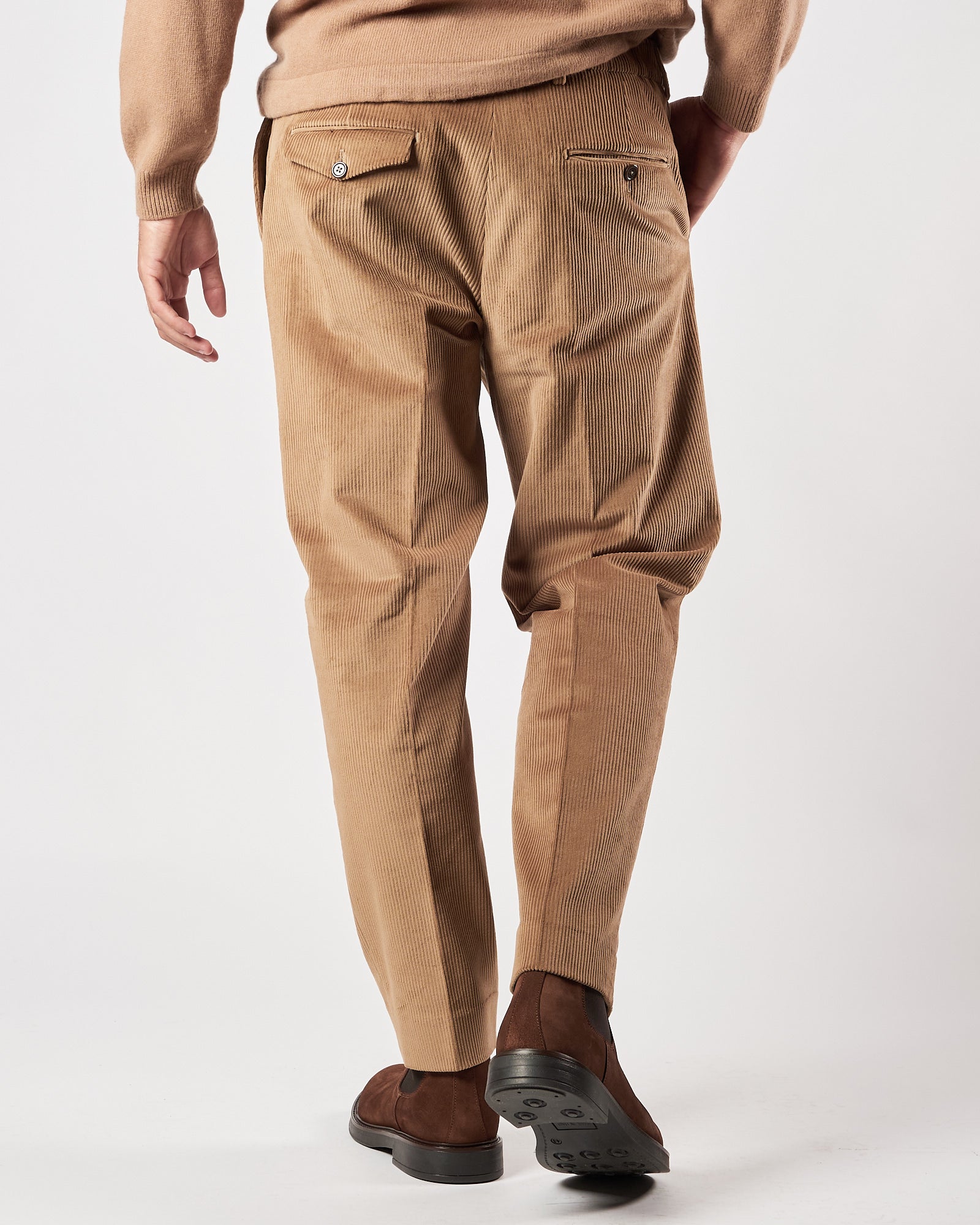 Pantalone A|STORE uomo con pences in velluto miele