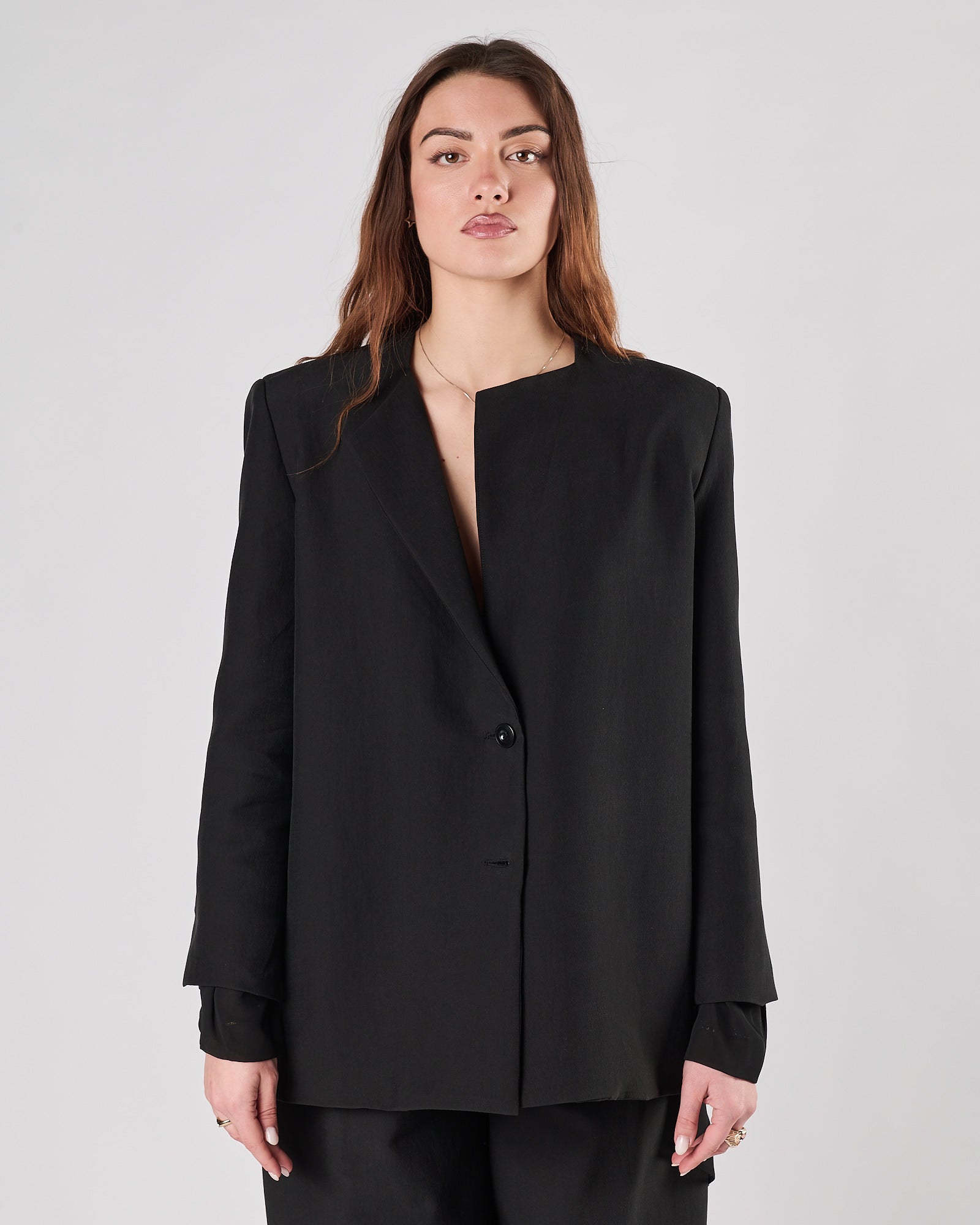 Giacca Eleh over nera aperta dietro