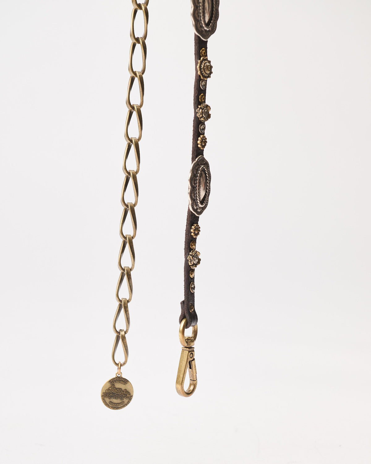 Catena Campomaggi in pelle con borchie