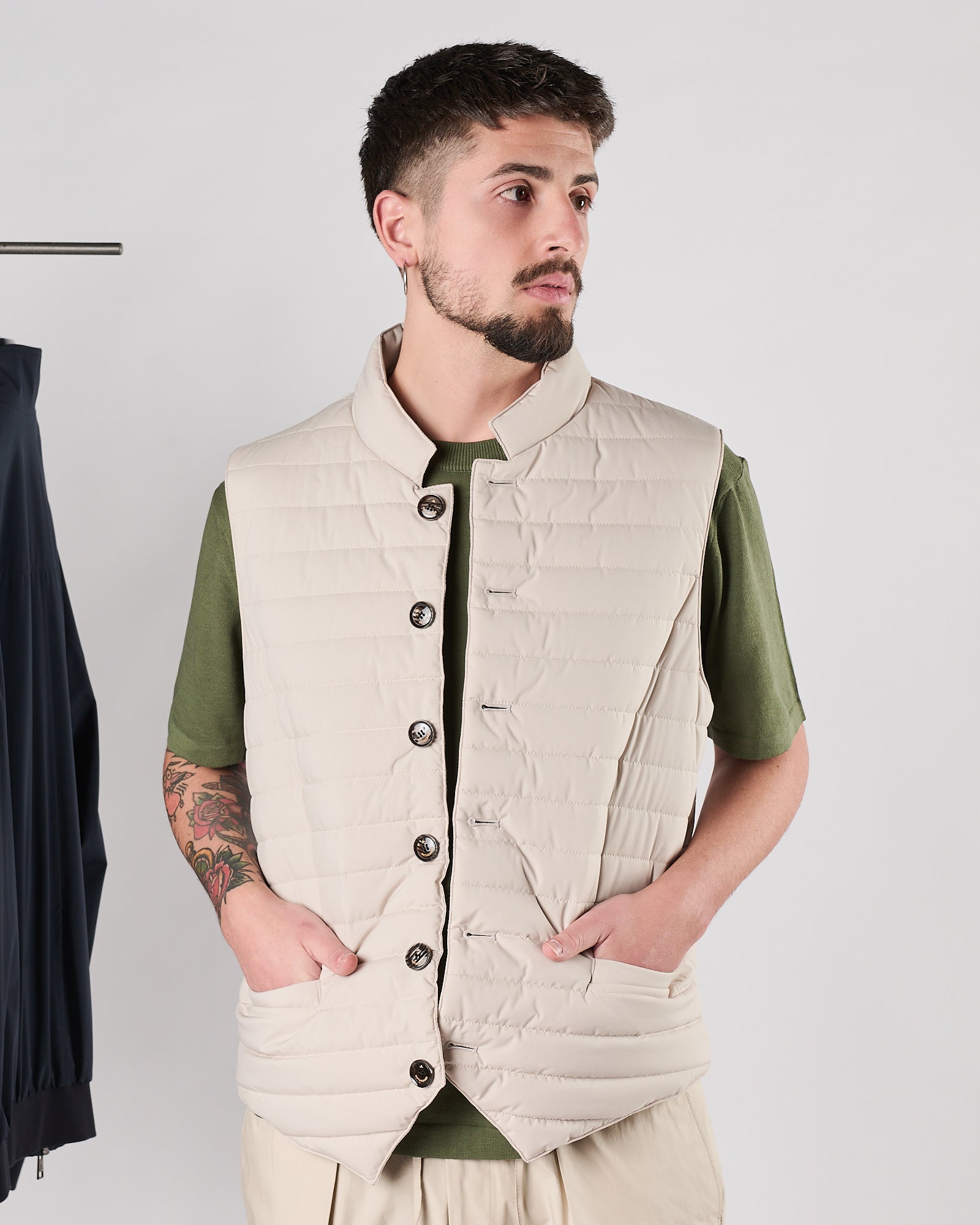 Gilet Onthebund con bottoni imbottito beige