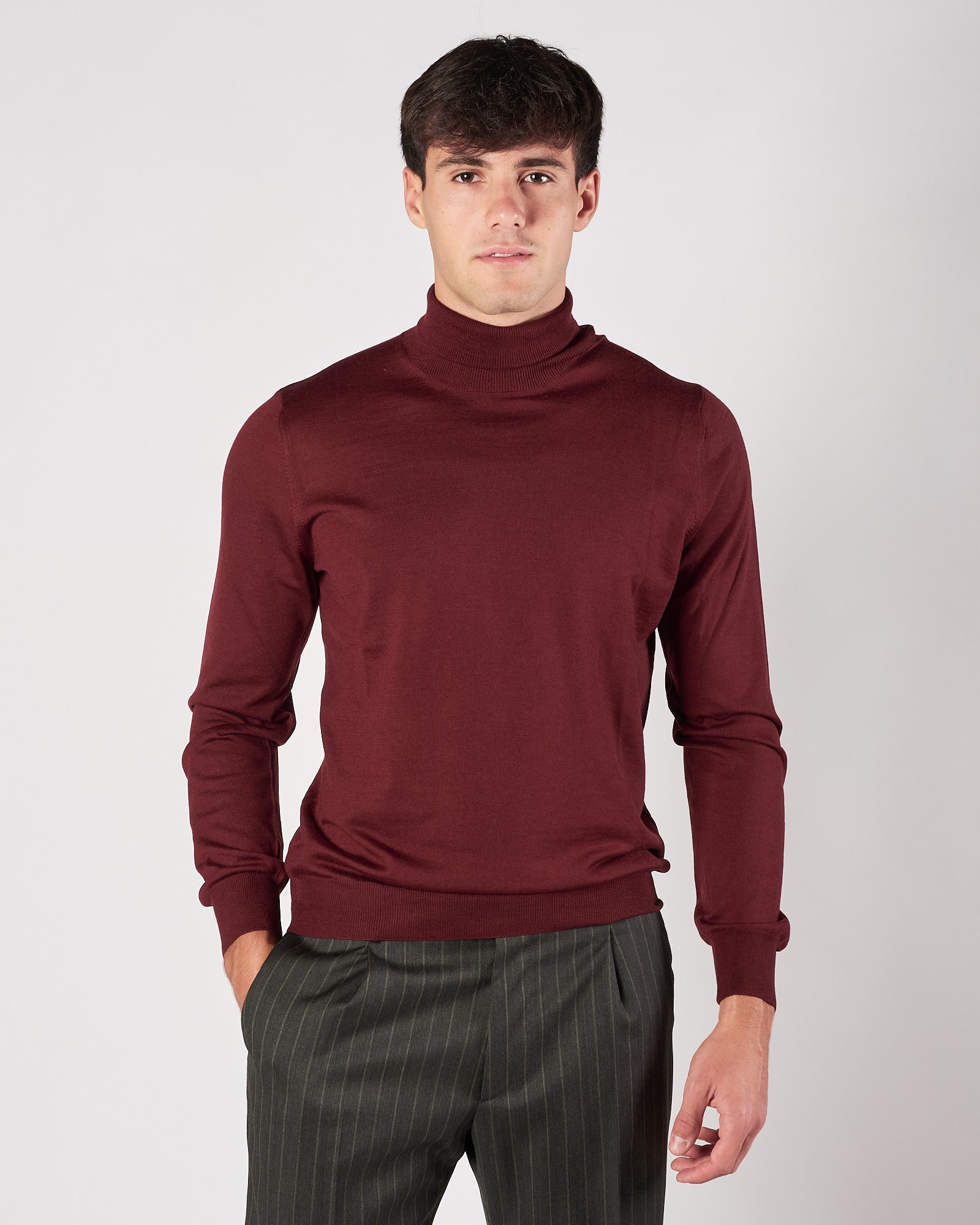 Maglia A|STORE collo alto in lana finezza 18 bordeaux