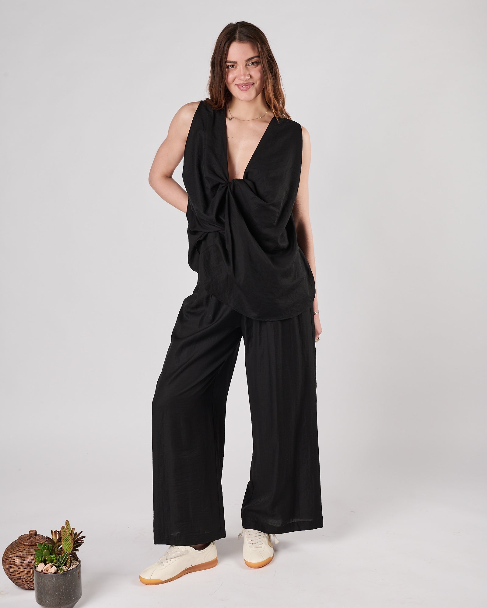 Blusa Eleh nera scollatura dietro