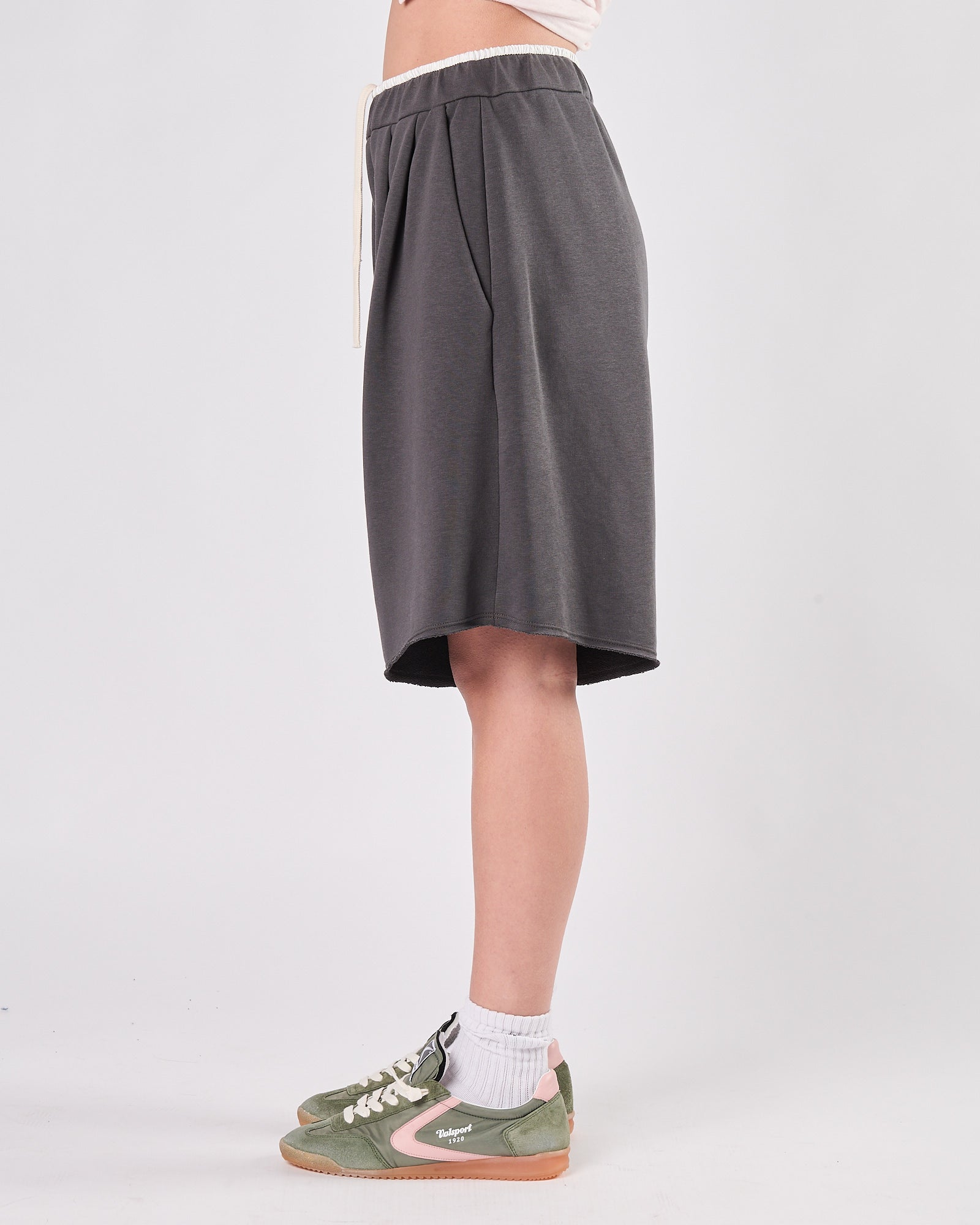 Bermuda Tela9 con pence in felpa grigio