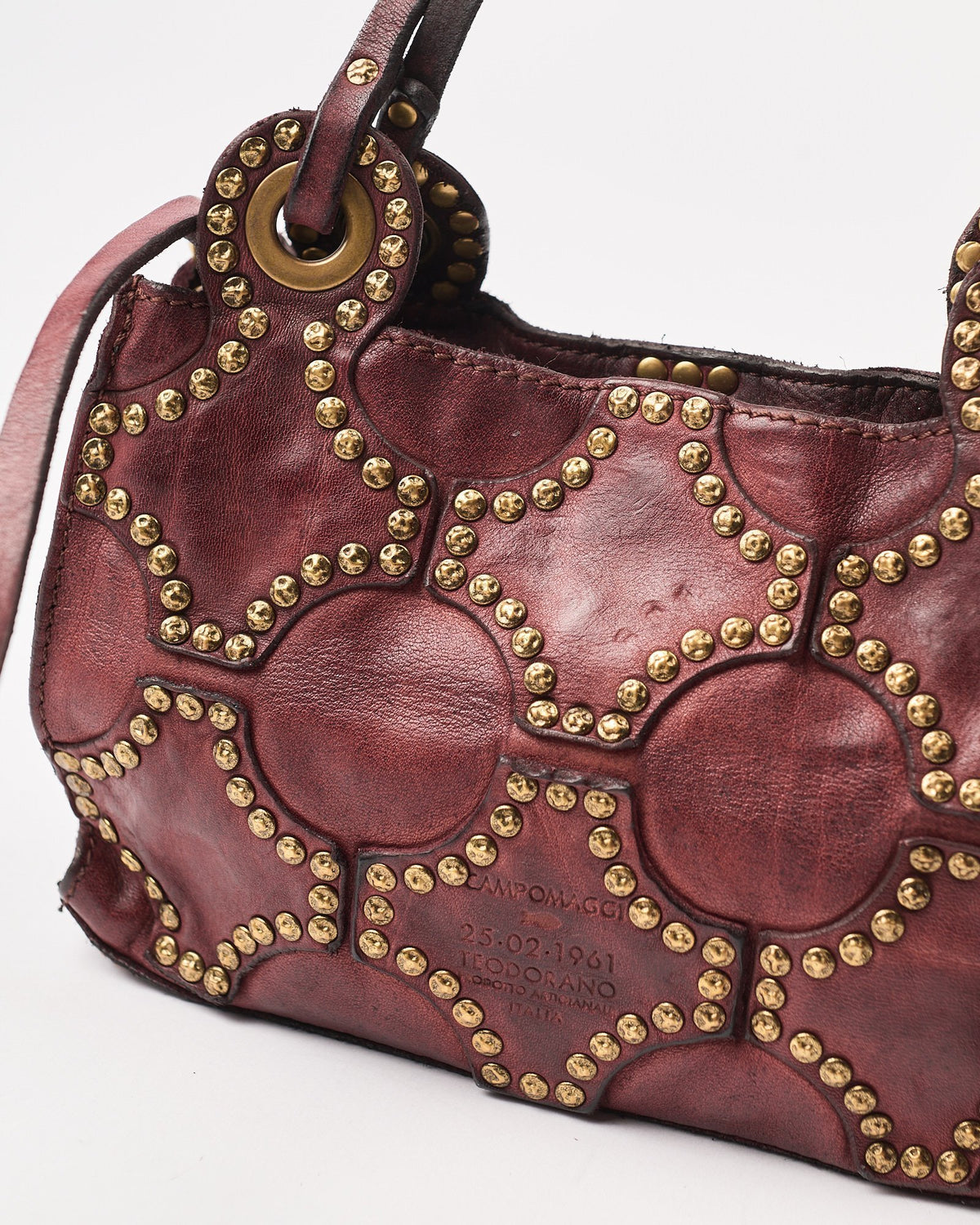 Borsa Campomaggi Dafne Plus con borchie vinaccia