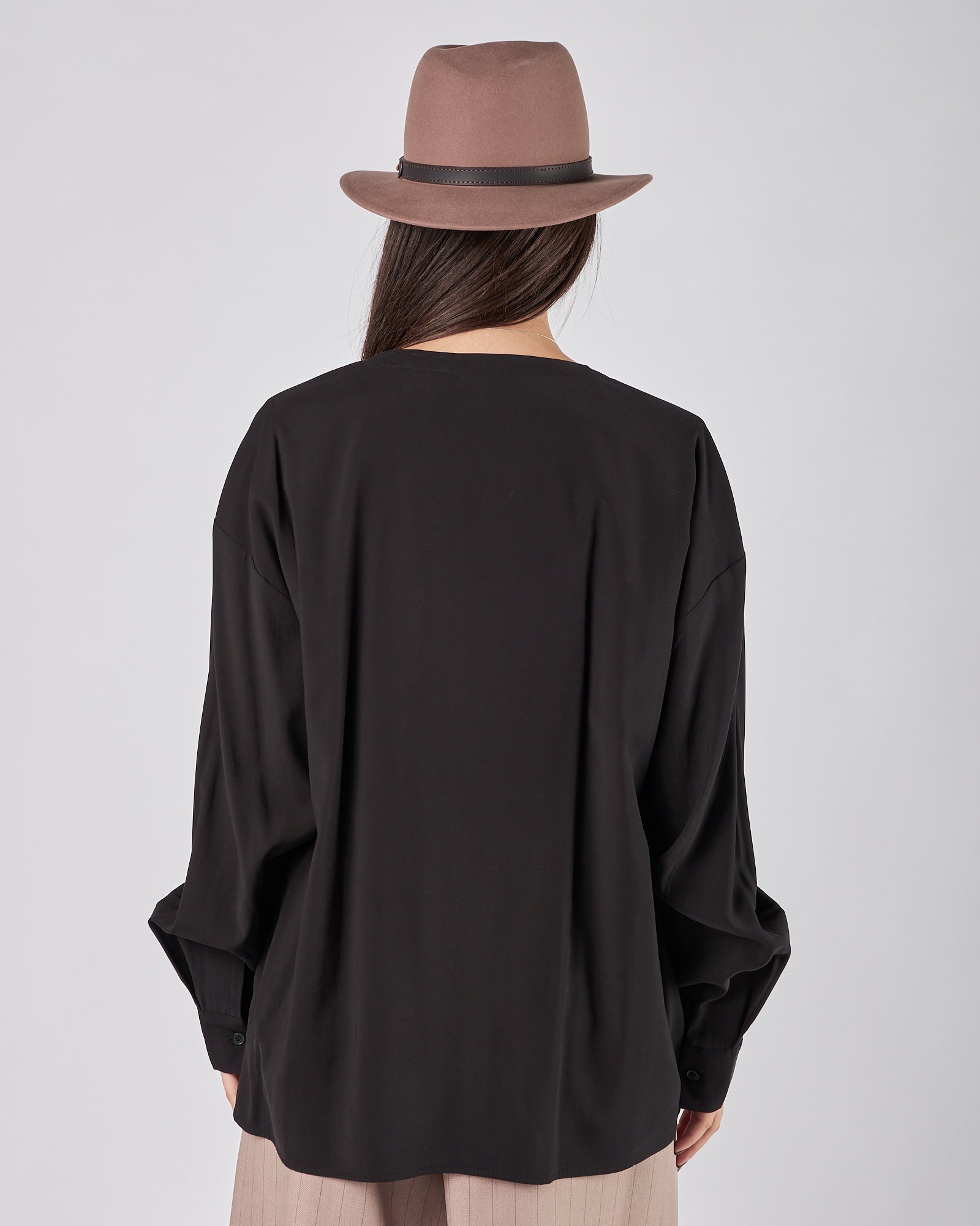 Camicia Eleh senza collo nera