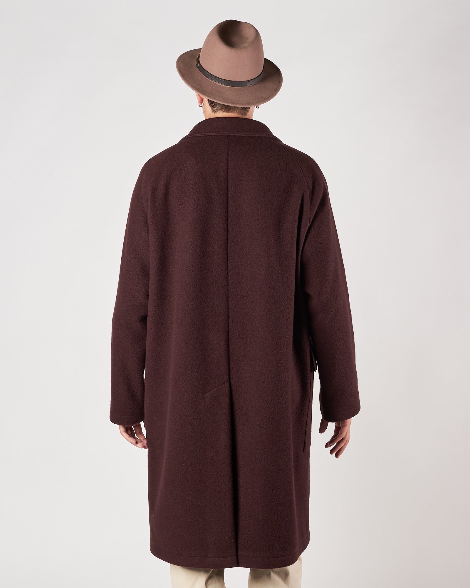 Cappotto Tagliatore over un petto bordeaux