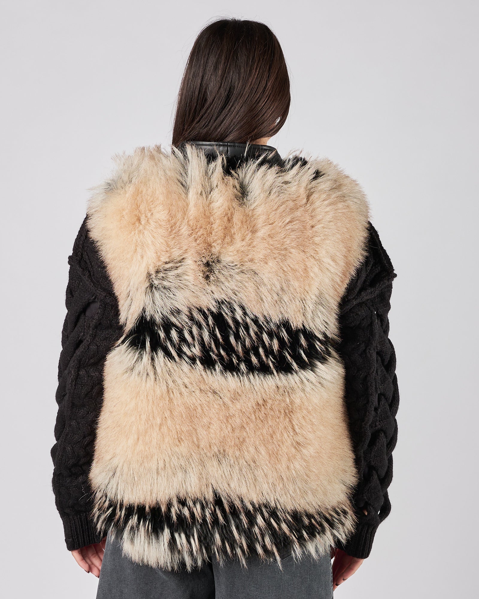 Ecopelliccia Mes Demoiselles senza manica beige e nera