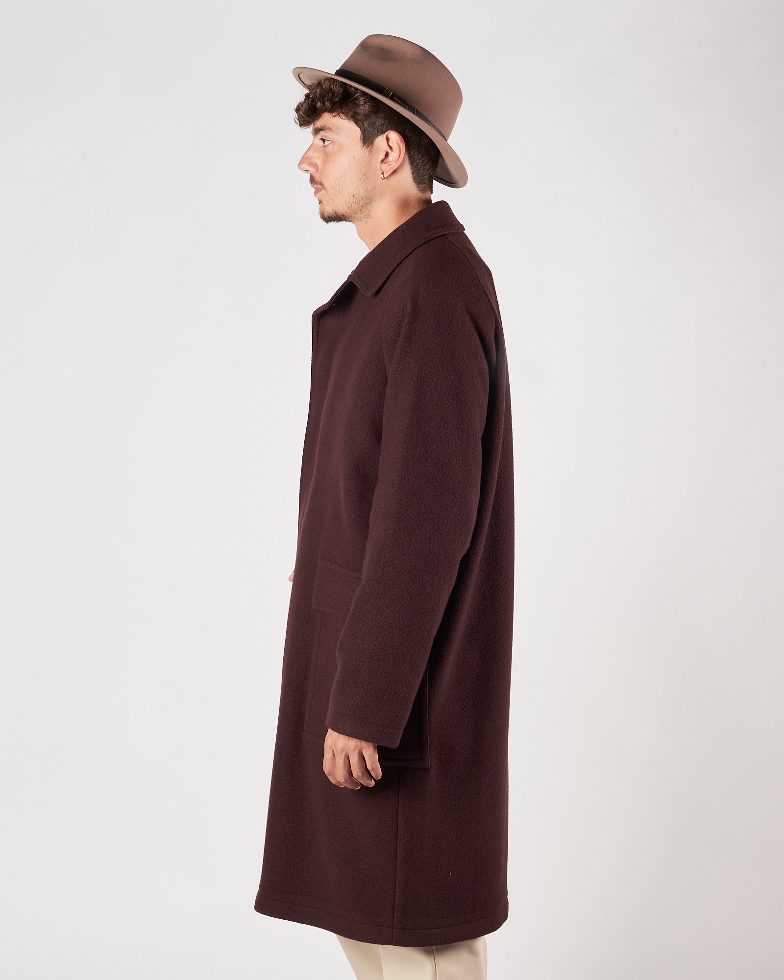Cappotto Tagliatore over un petto bordeaux