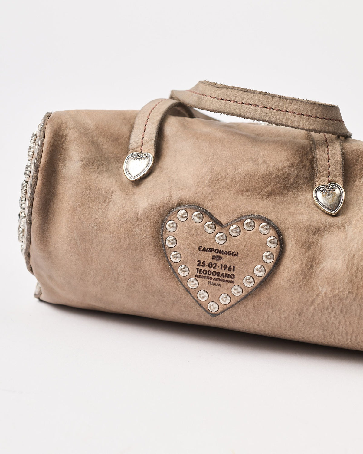 Borsa Campomaggi Dolly in pelle grigia cuore borchie e strass