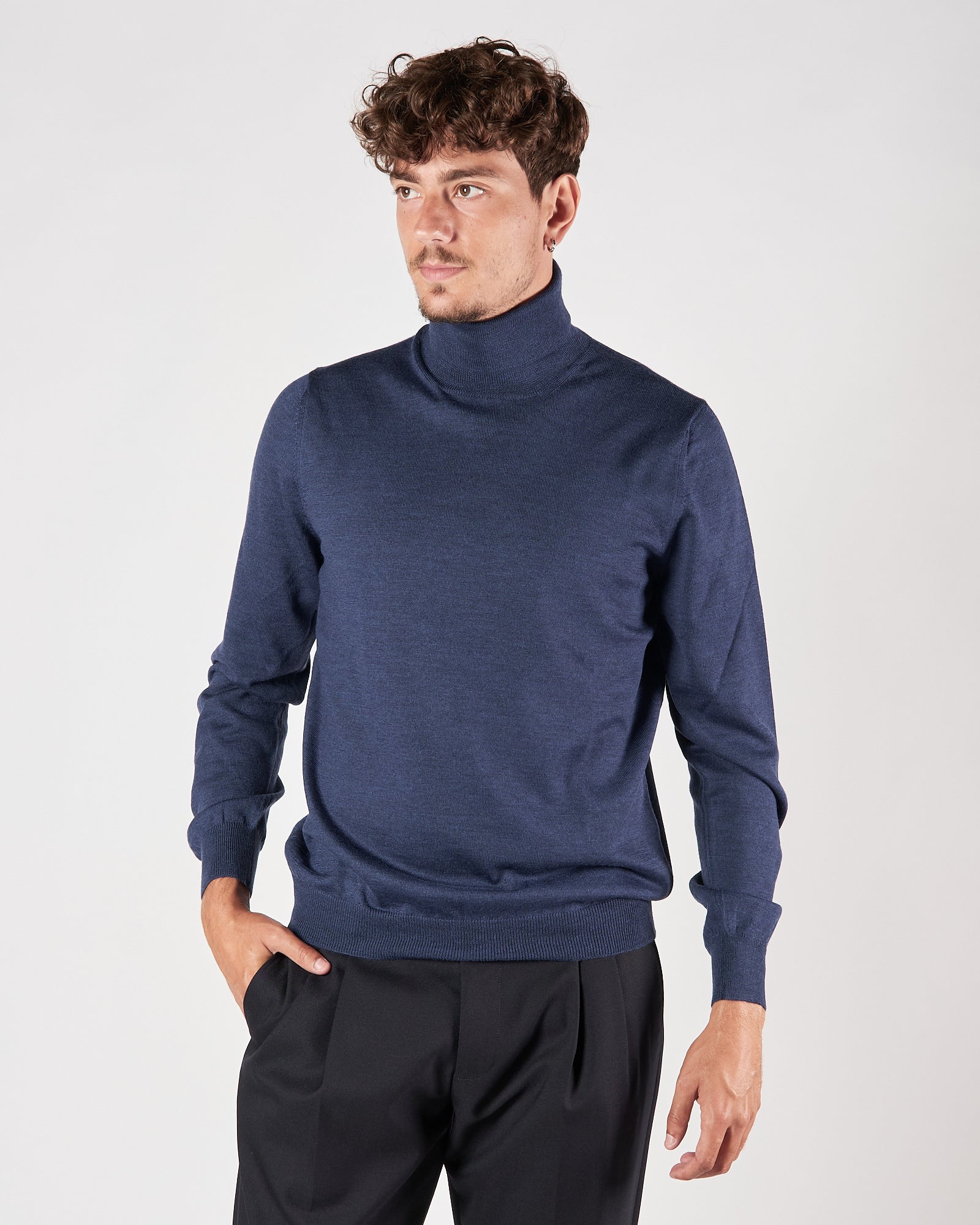 Maglia A|STORE collo alto in lana blu cobalto