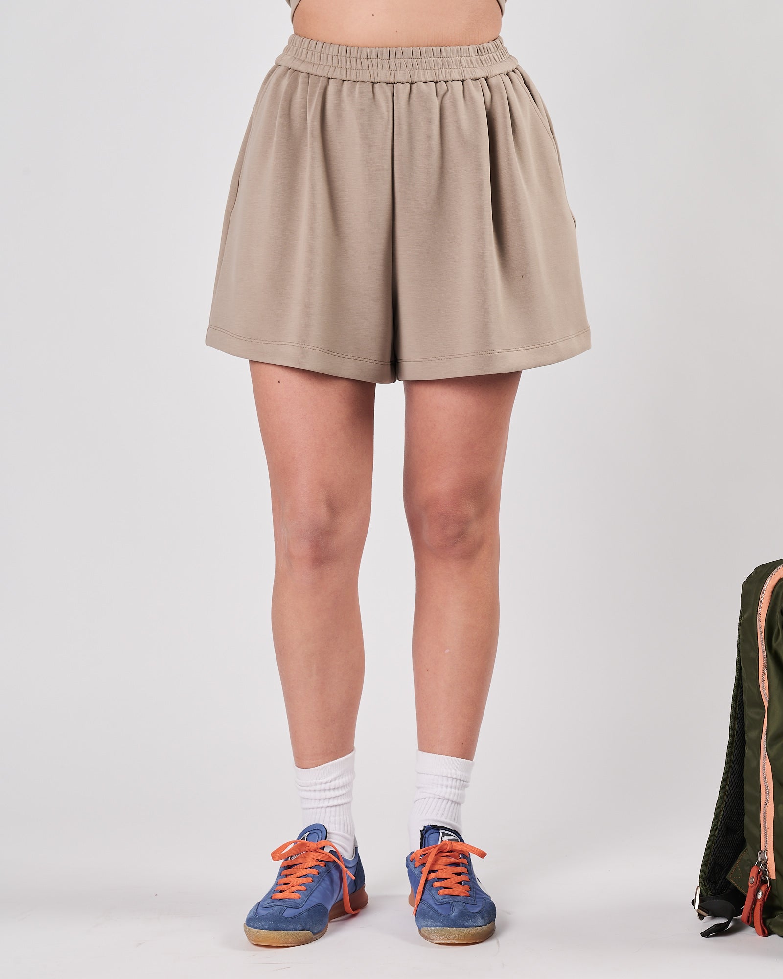 Short Eleh corto fango