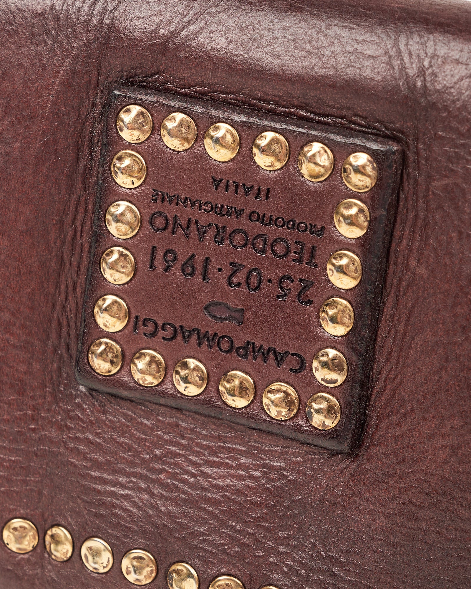 Portafoglio Campomaggi in pelle moro con borchie
