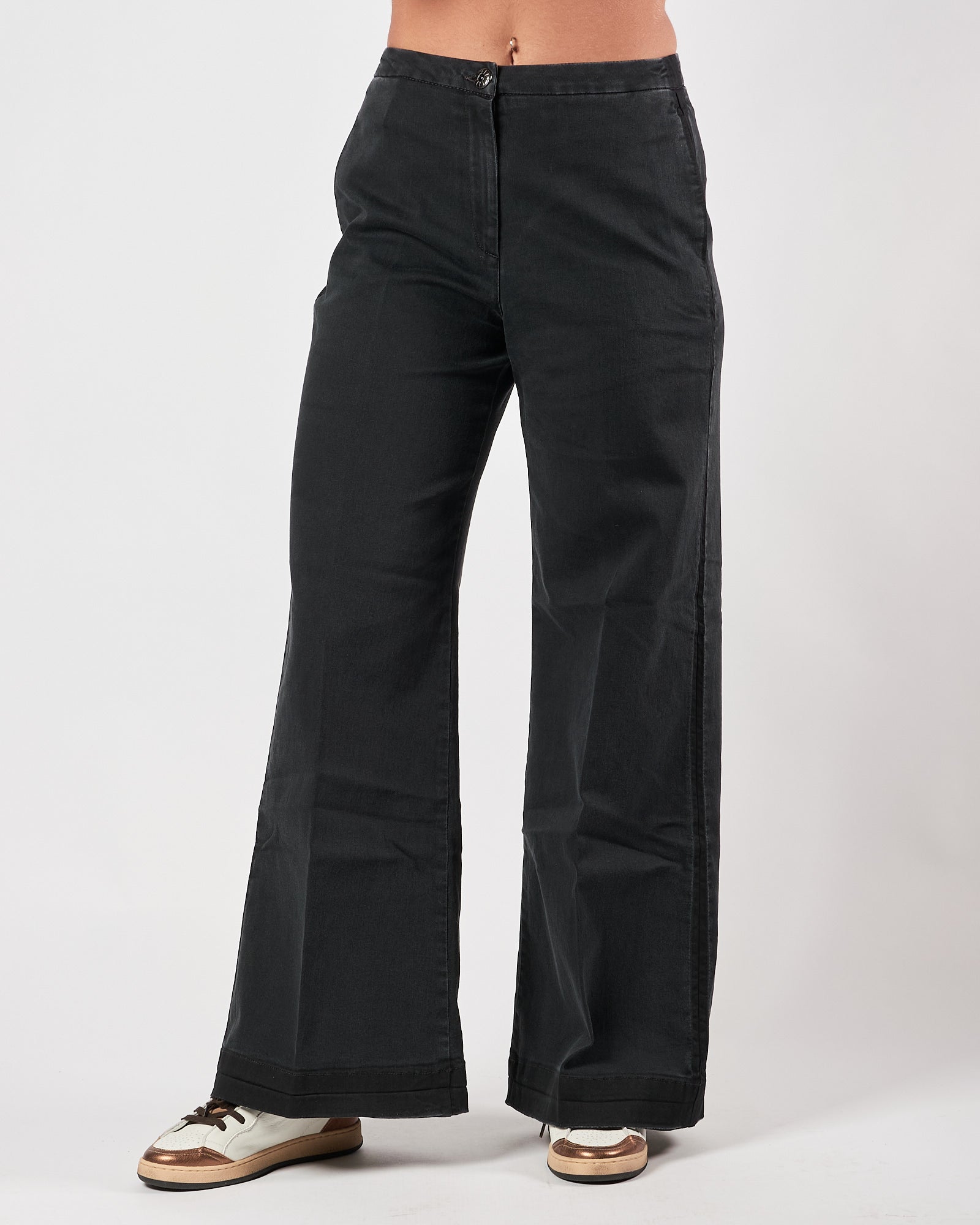 Jeans Shaft flaire smocking denim over black