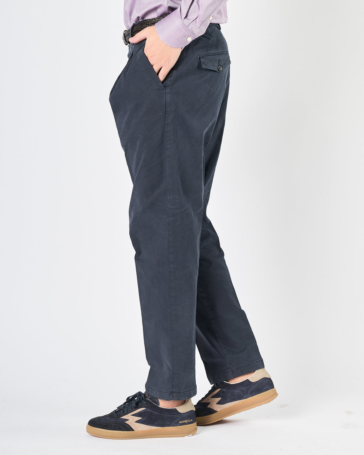 Pantalone A|STORE con una pence blu