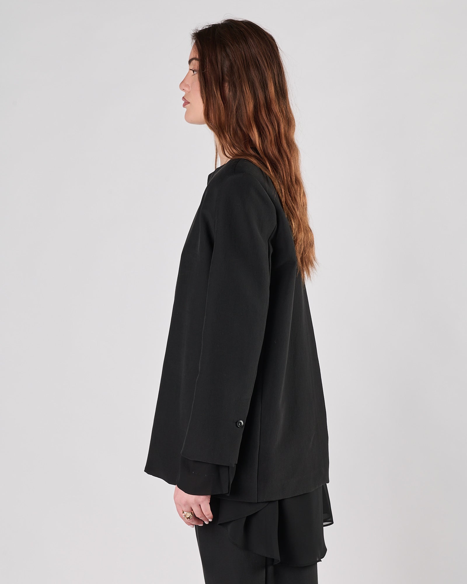 Giacca Eleh over nera aperta dietro