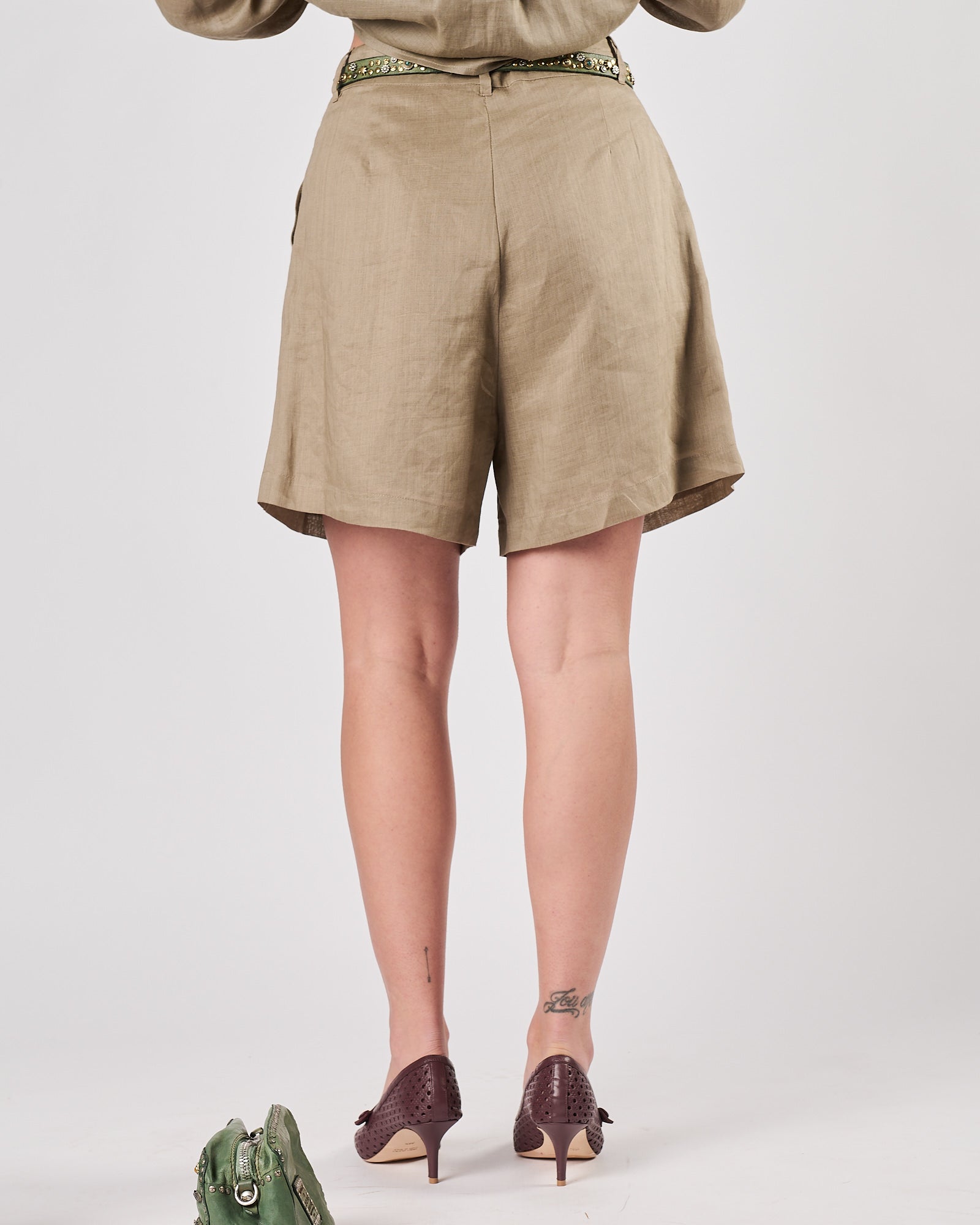 Short Eleh morbido con pence fango