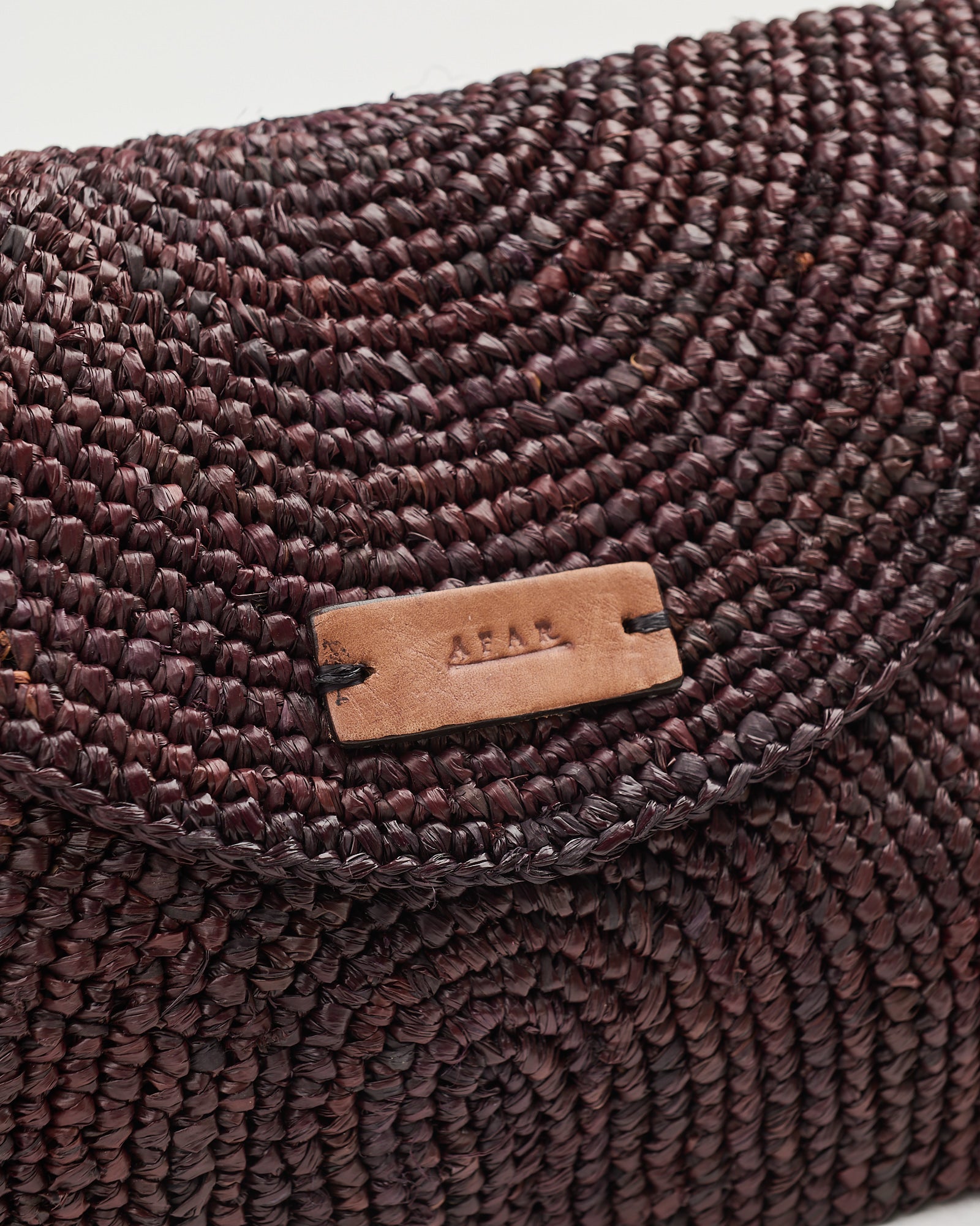 Borsa Afar in rafia intrecciata moro