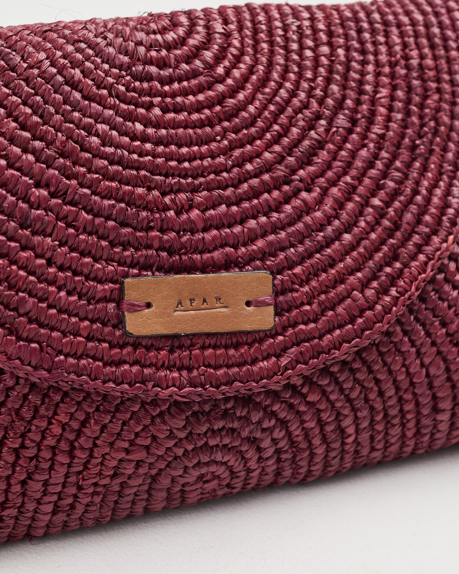 Borsa Afar in rafia intrecciata prune