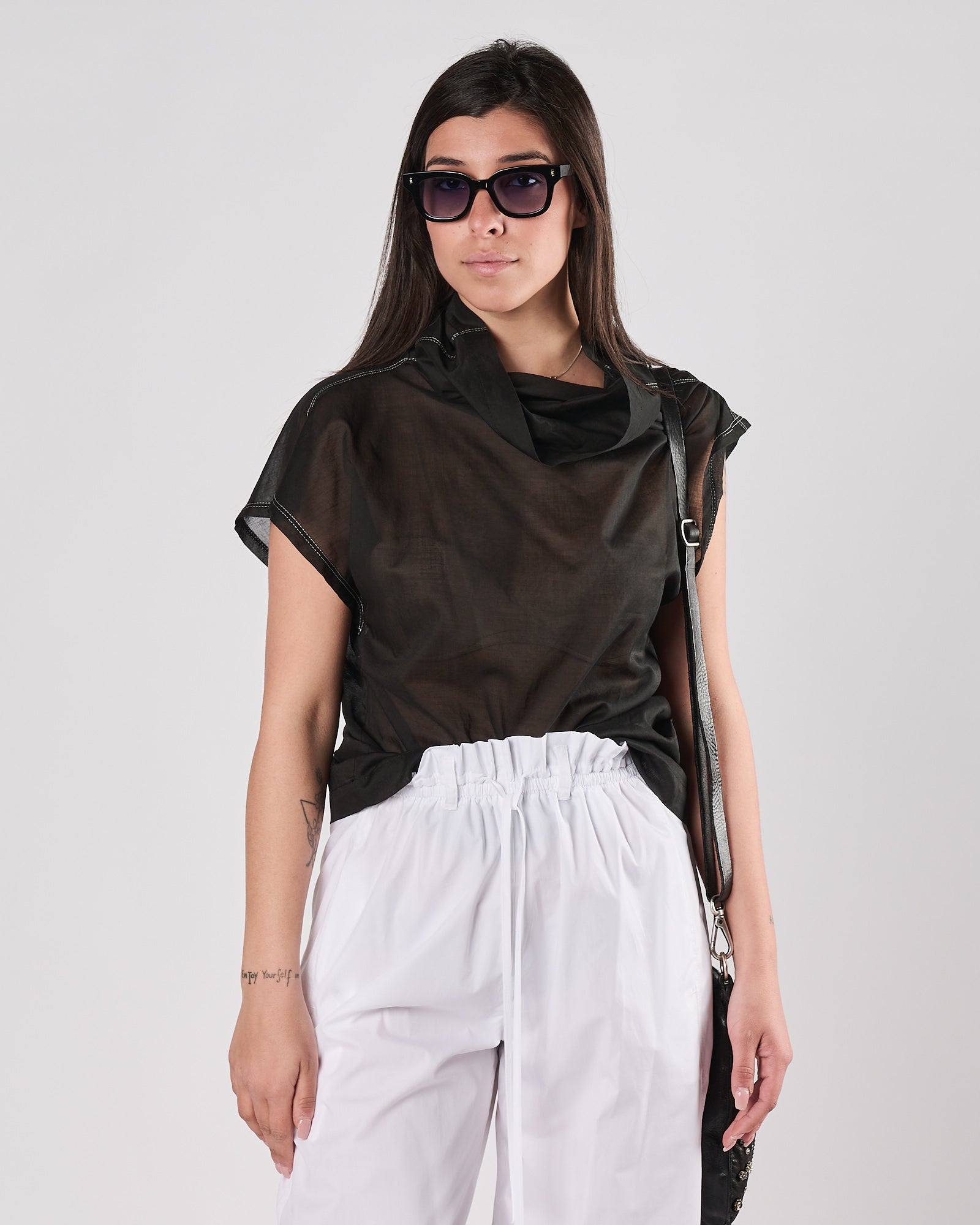 Blusa Tela9 in mussola lavata nera