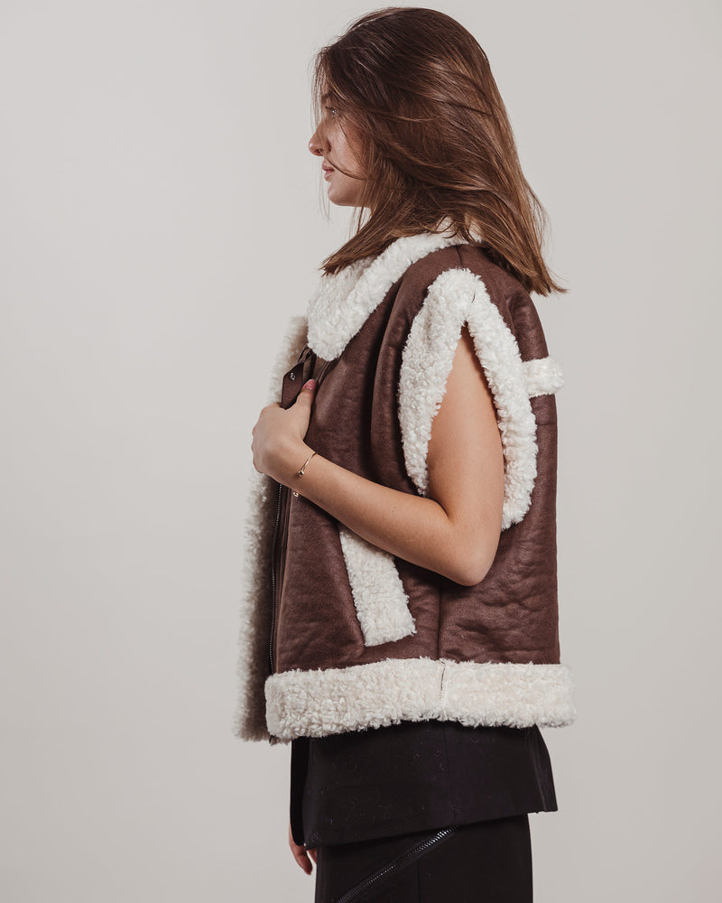 Gilet Weili Zheng smanicato in ecomontone scamosciato