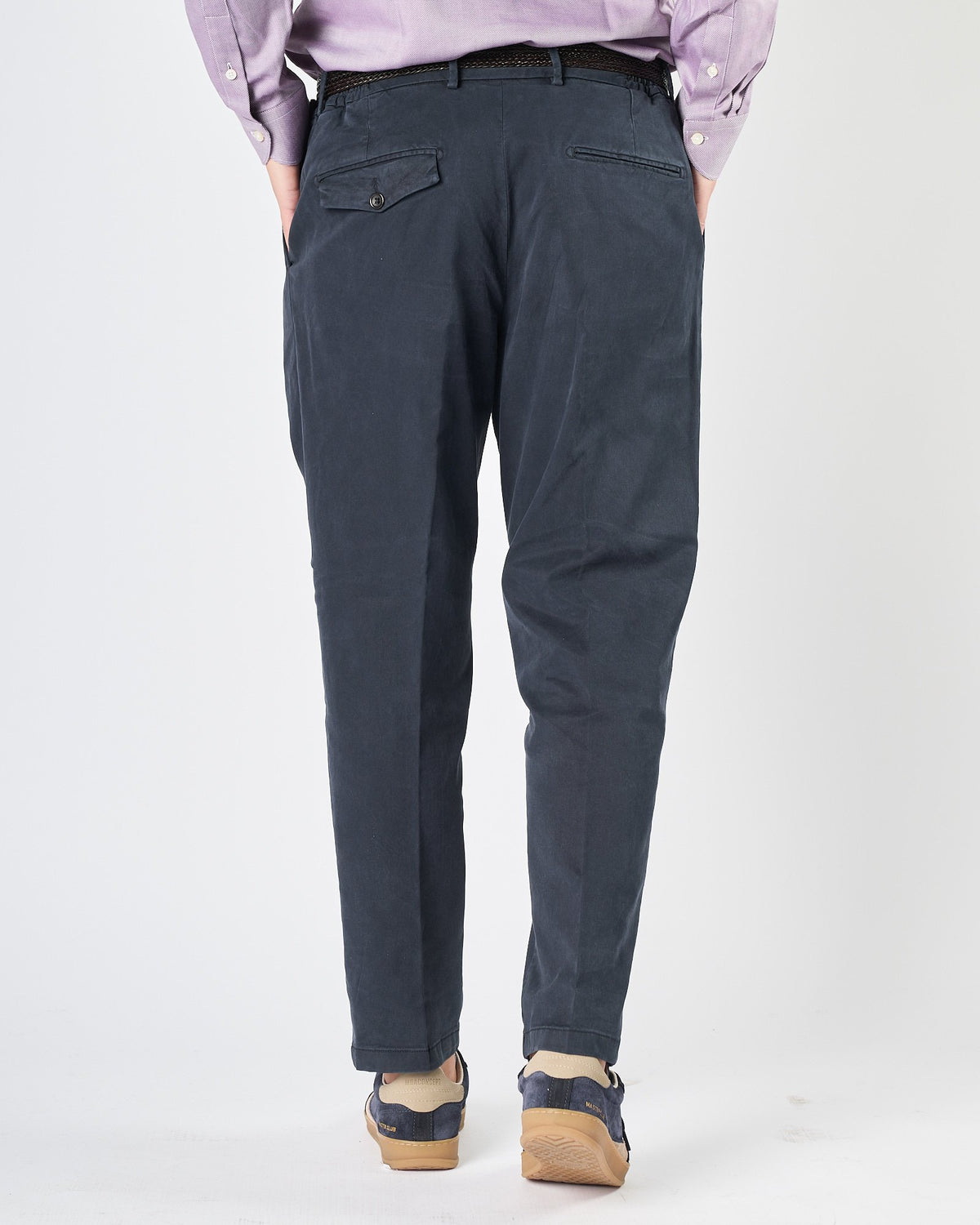Pantalone A|STORE con una pence blu