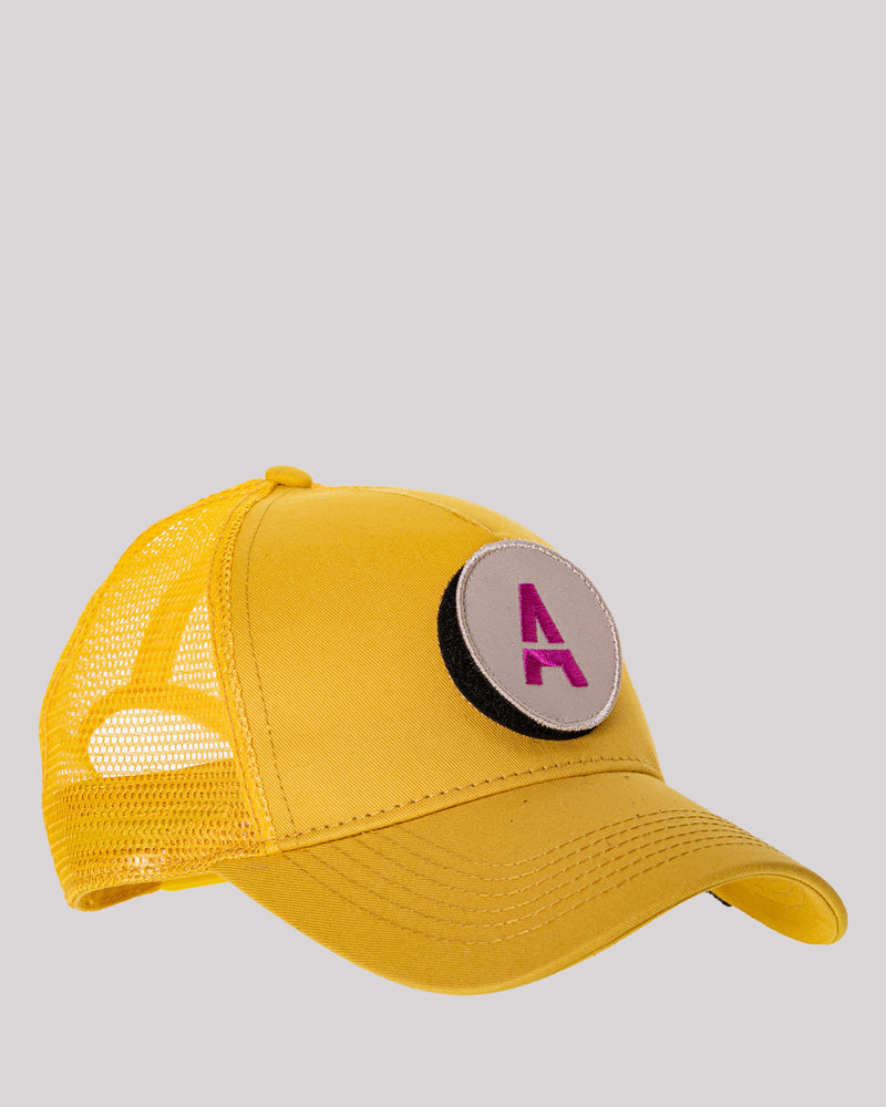 Cappello trucker con patch intercambiabile