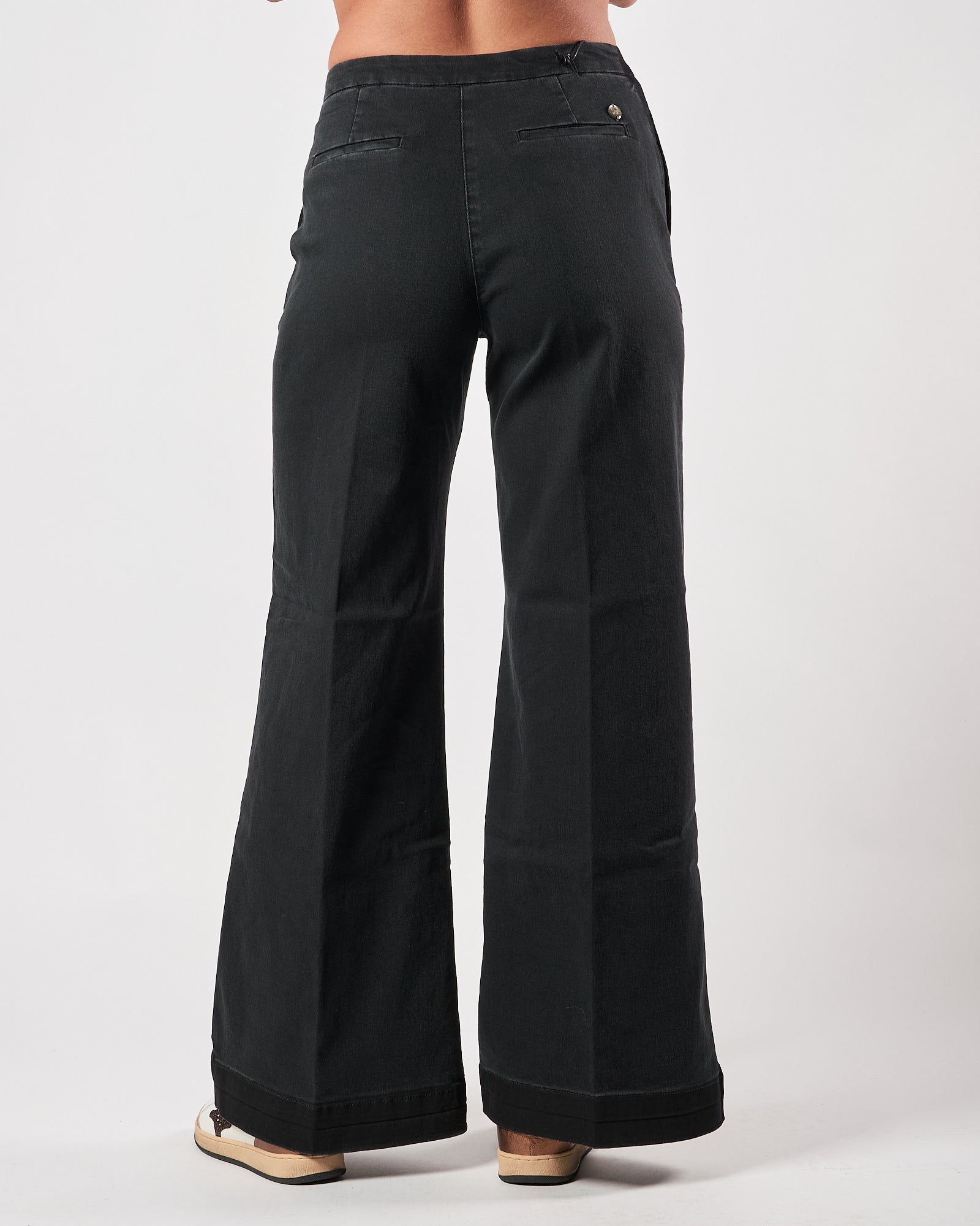 Jeans Shaft flaire smocking denim over black