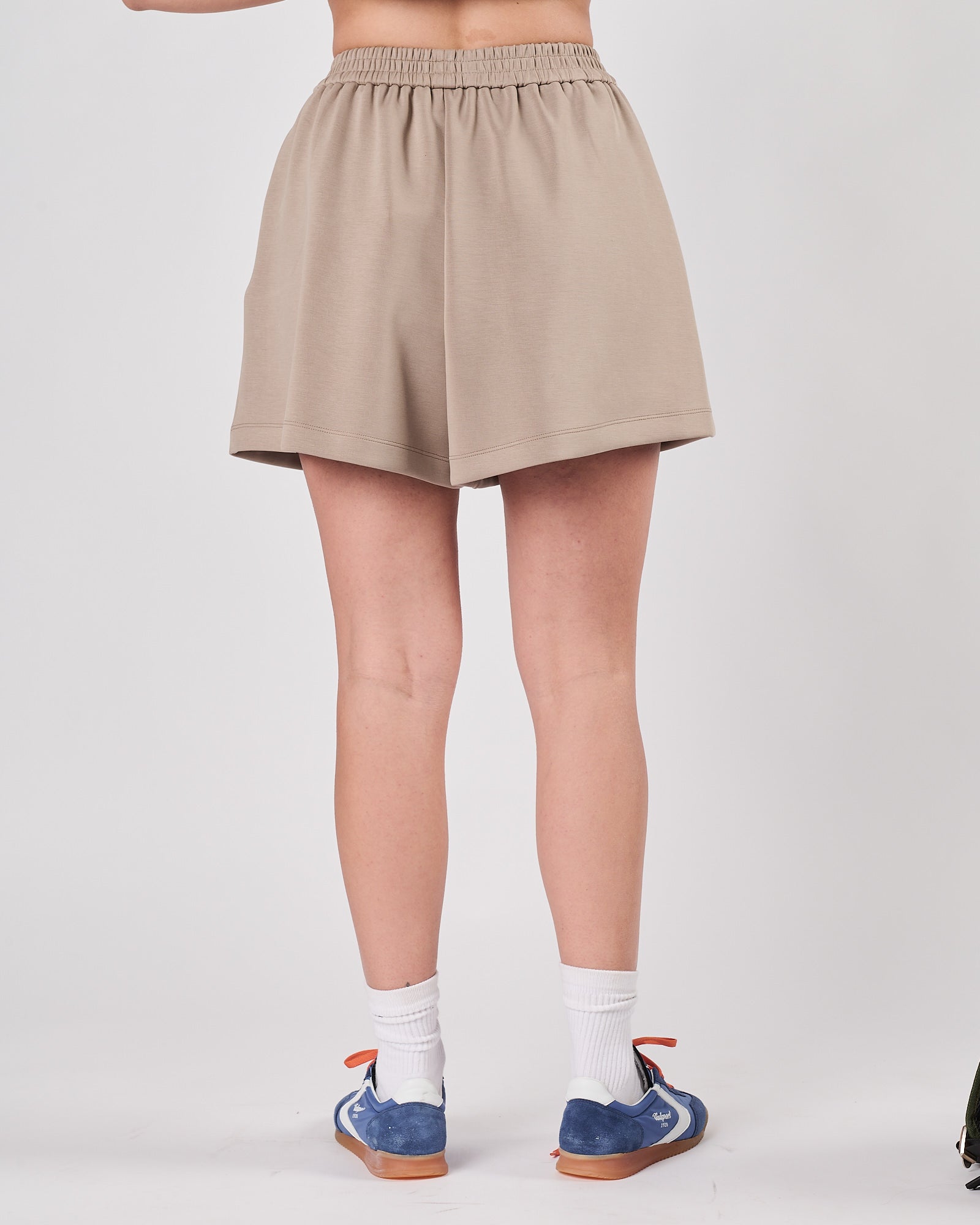 Short Eleh corto fango