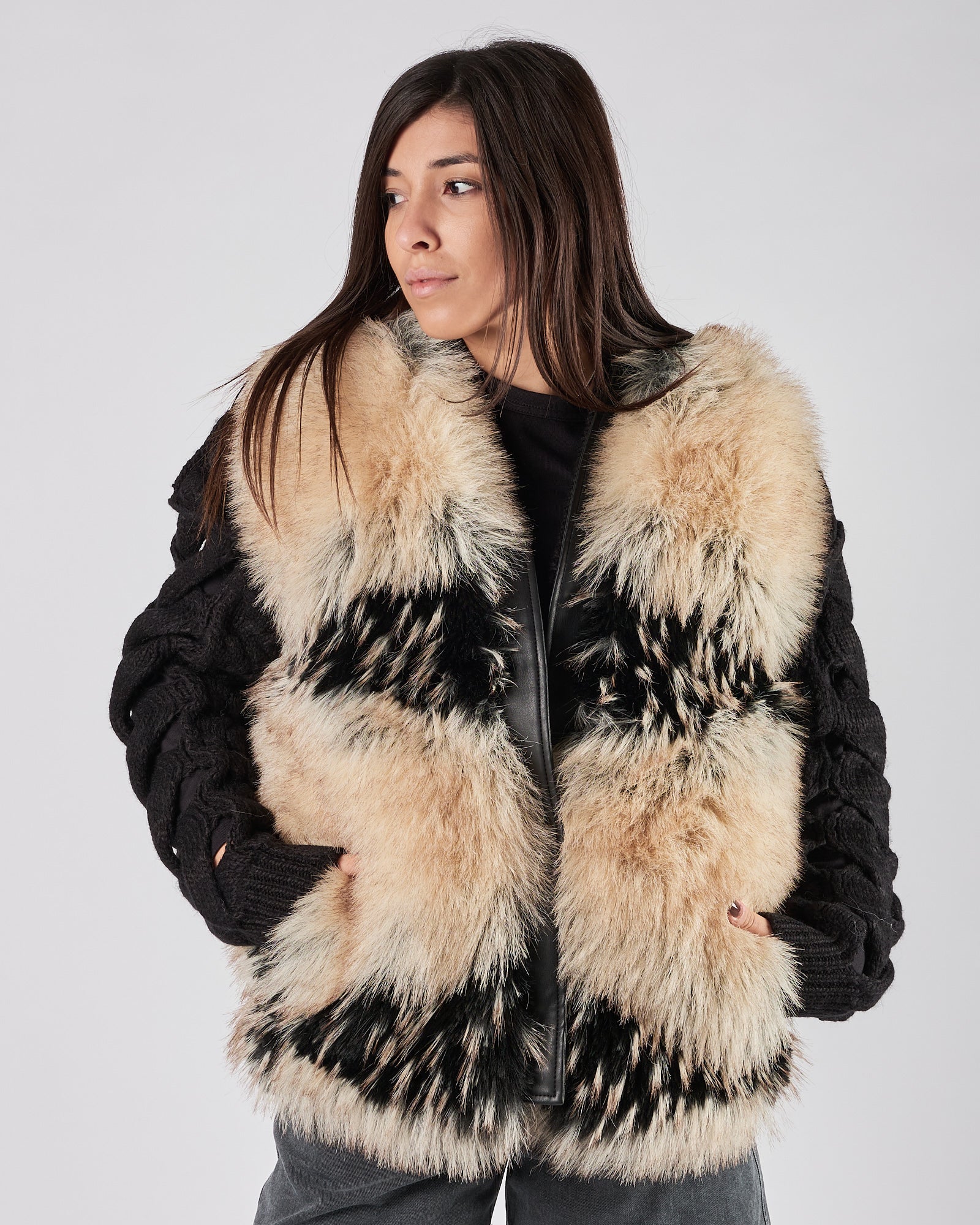 Ecopelliccia Mes Demoiselles senza manica beige e nera