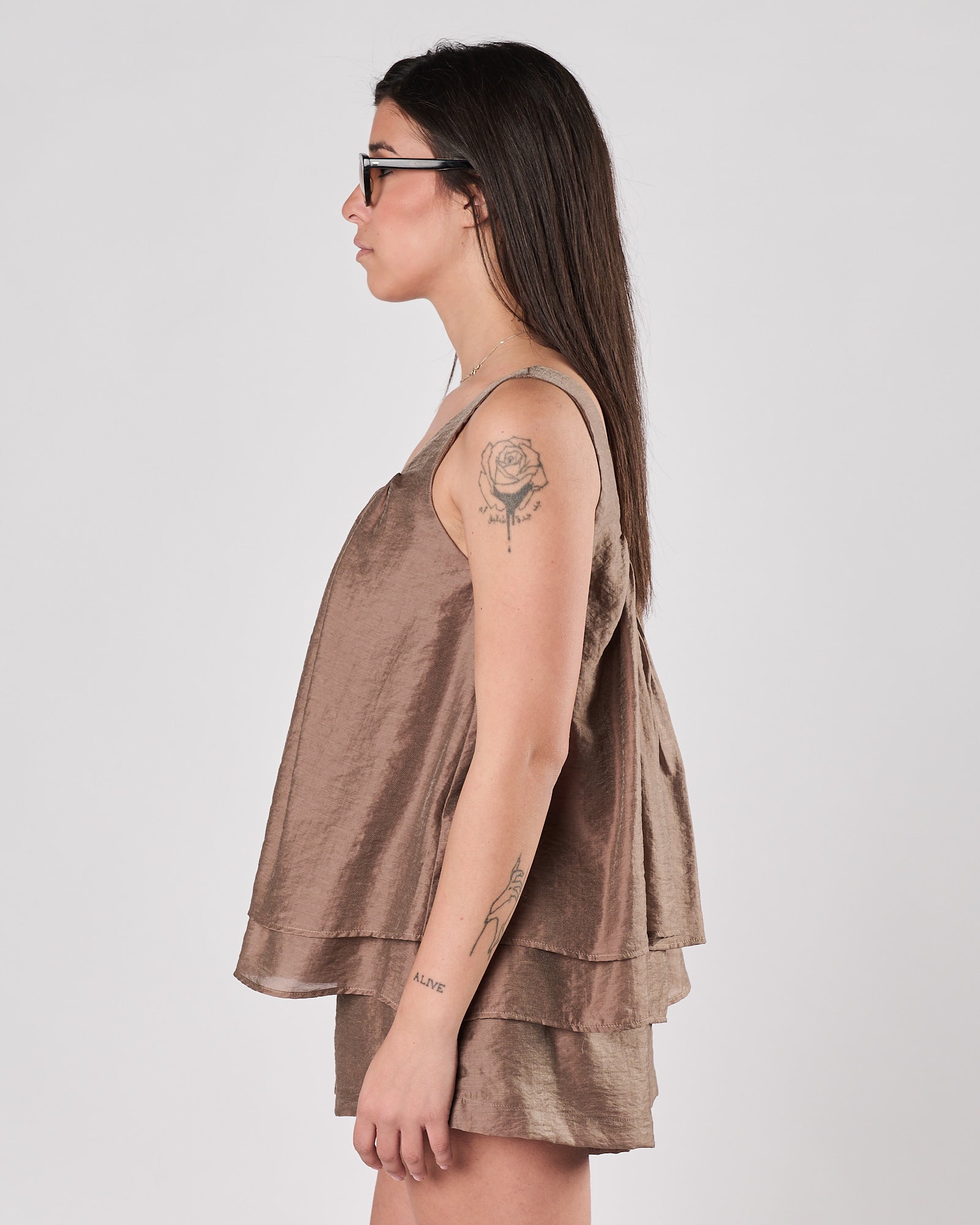 Top Eleh con bretelle marone