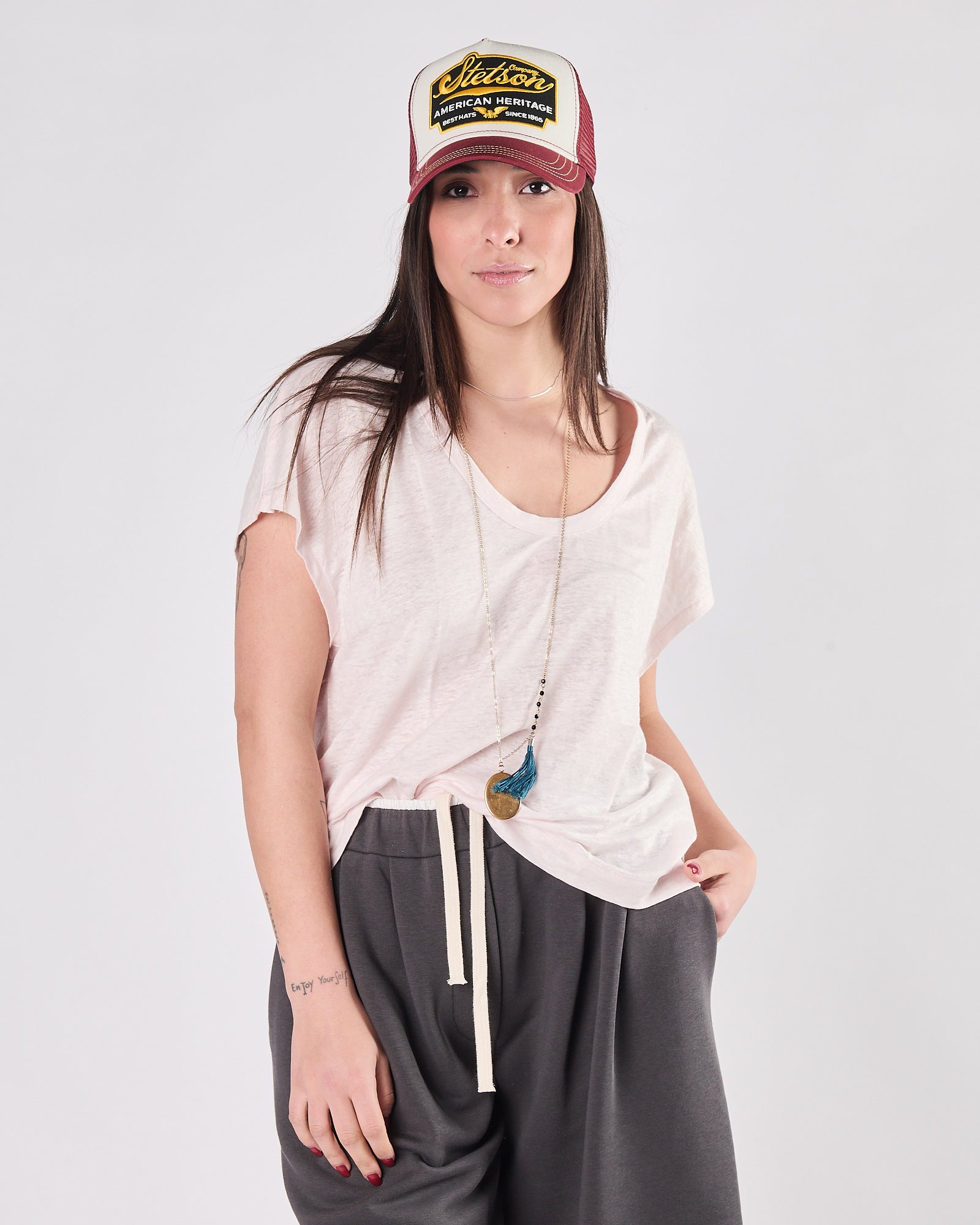 T-shirt Majestic scollo profondo rosa in lino