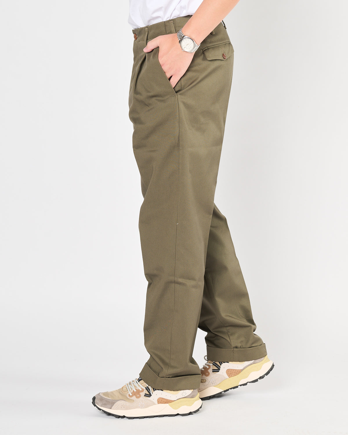 Pantalone Telacruda con una pence verde militare