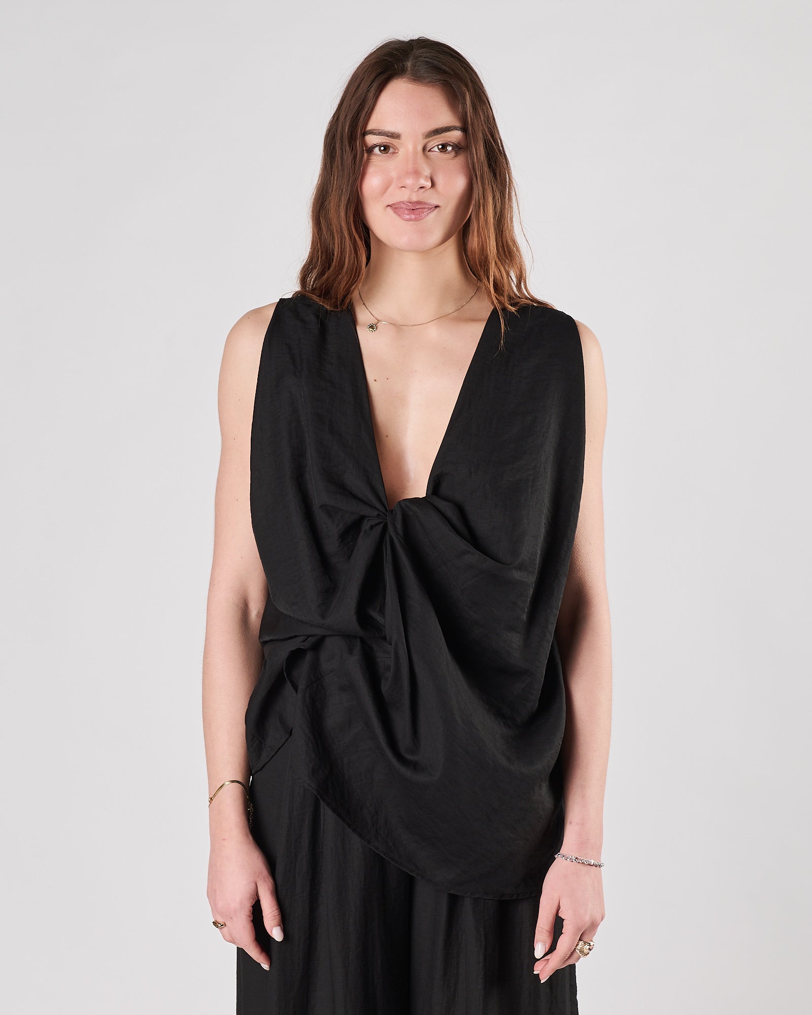 Blusa Eleh nera scollatura dietro