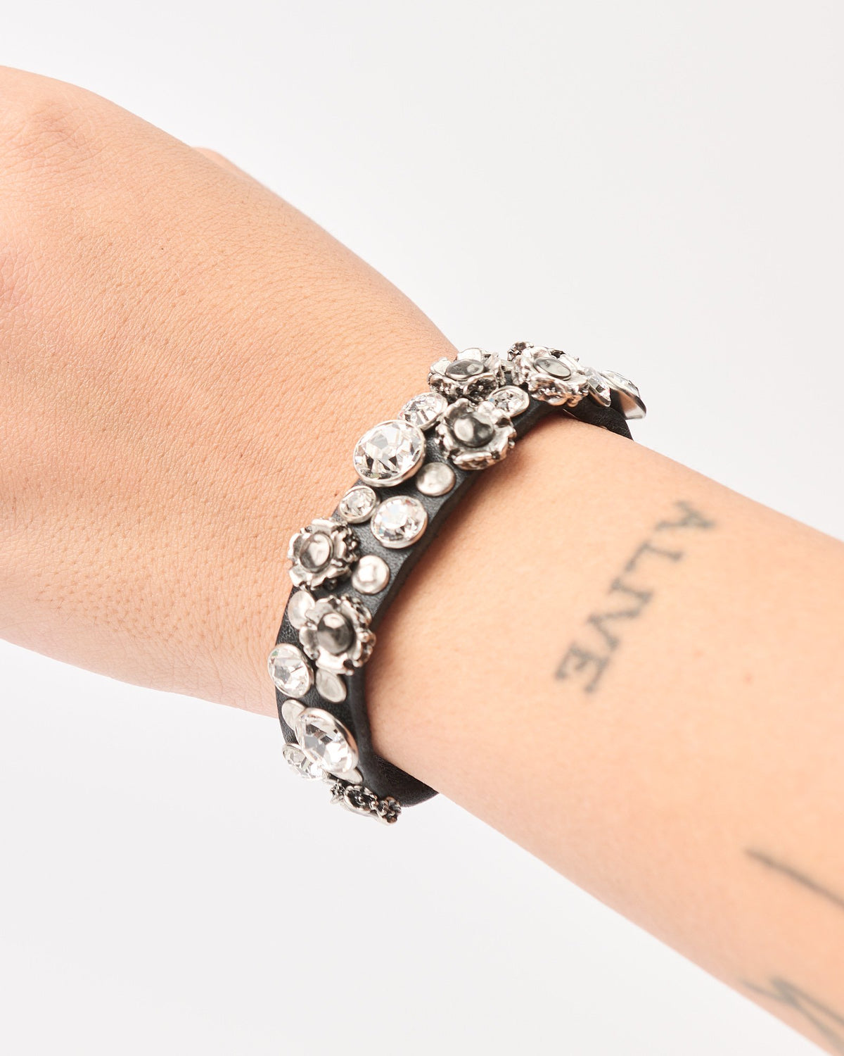 Bracciale Campomaggi in pelle nero con borchie e strass