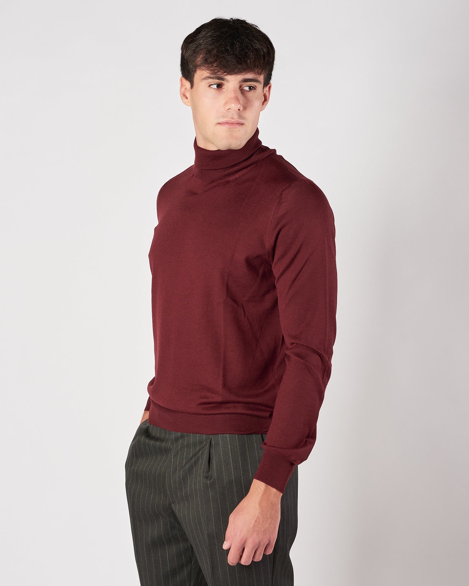 Maglia A|STORE collo alto in lana finezza 18 bordeaux