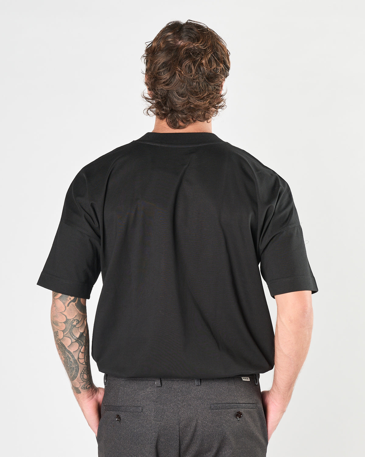 Maglia A|STORE over black