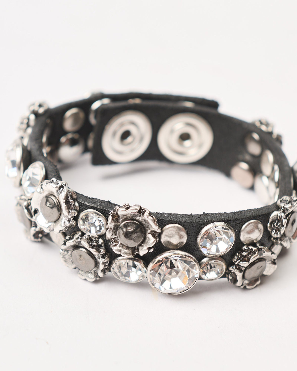 Bracciale Campomaggi in pelle nero con borchie e strass
