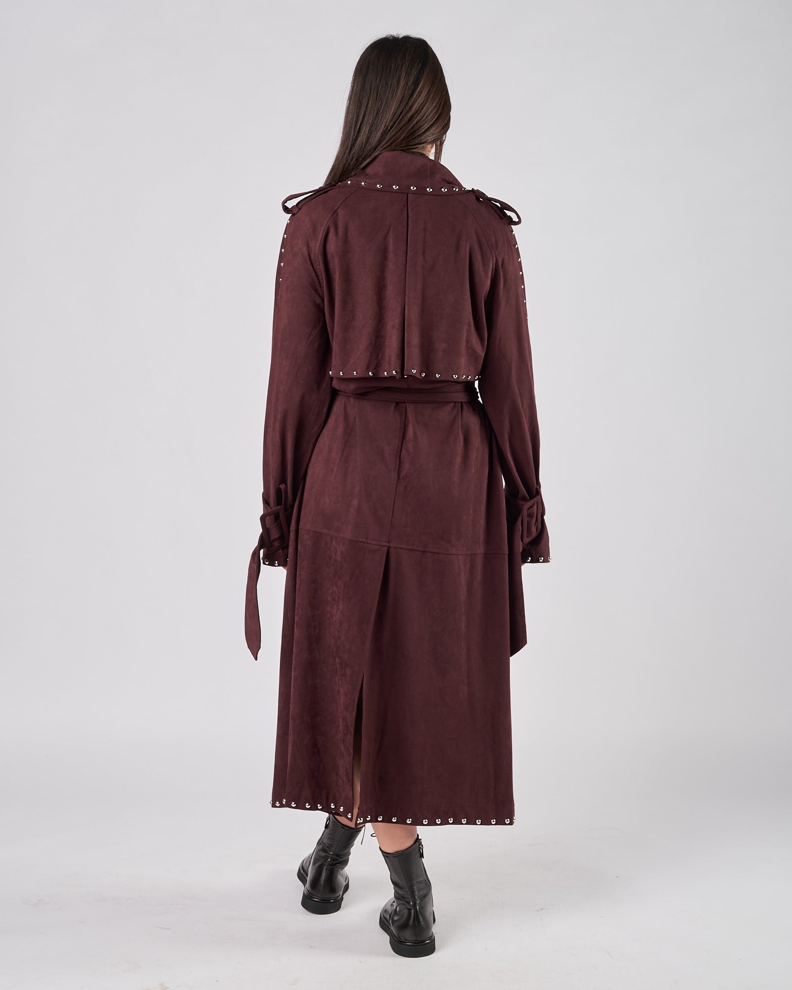 Trench Weili Zheng in camoscio burgundy con borchie