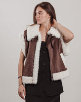 Gilet Weili Zheng smanicato in ecomontone scamosciato