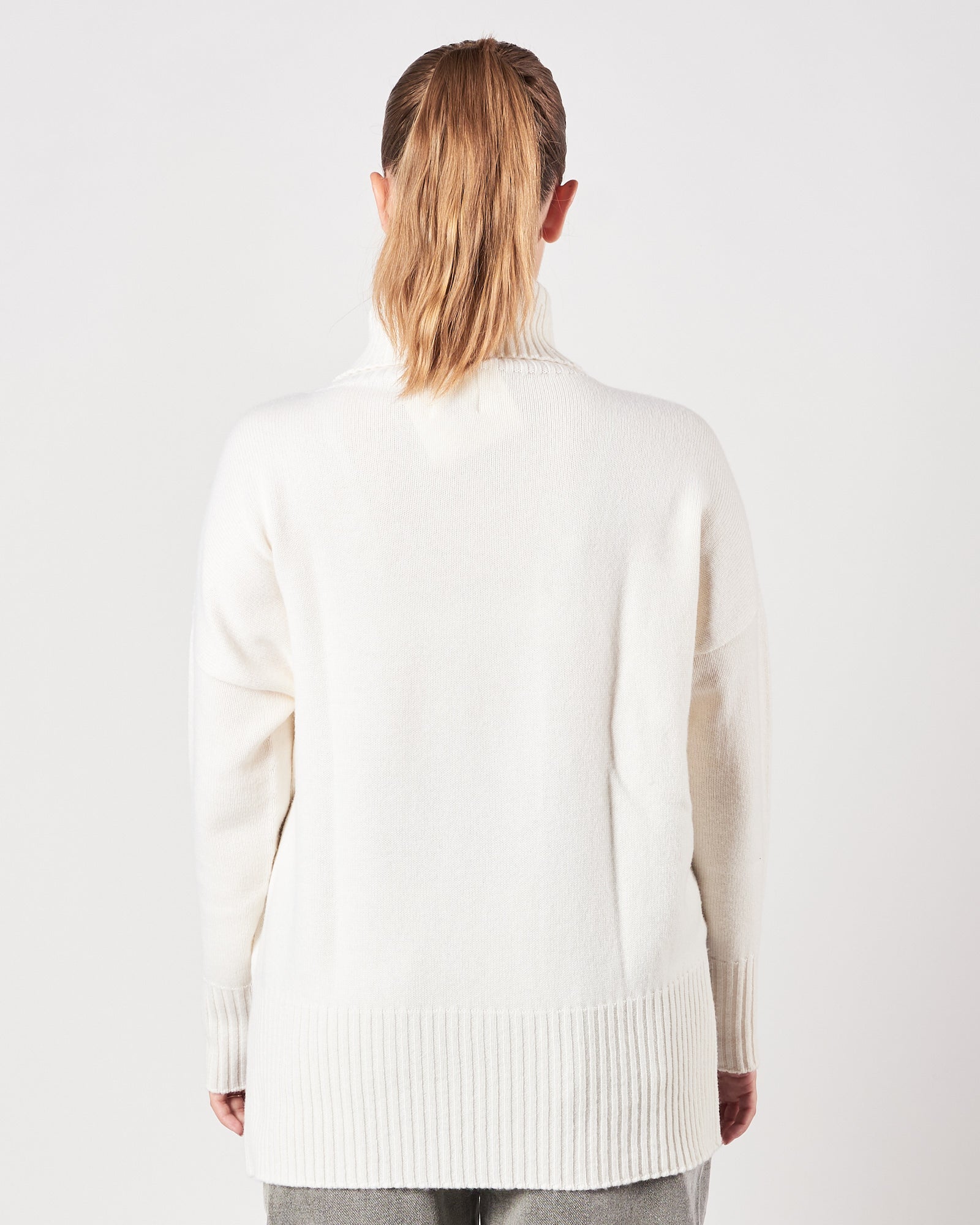 Maglia A|STORE over collo alto bianco