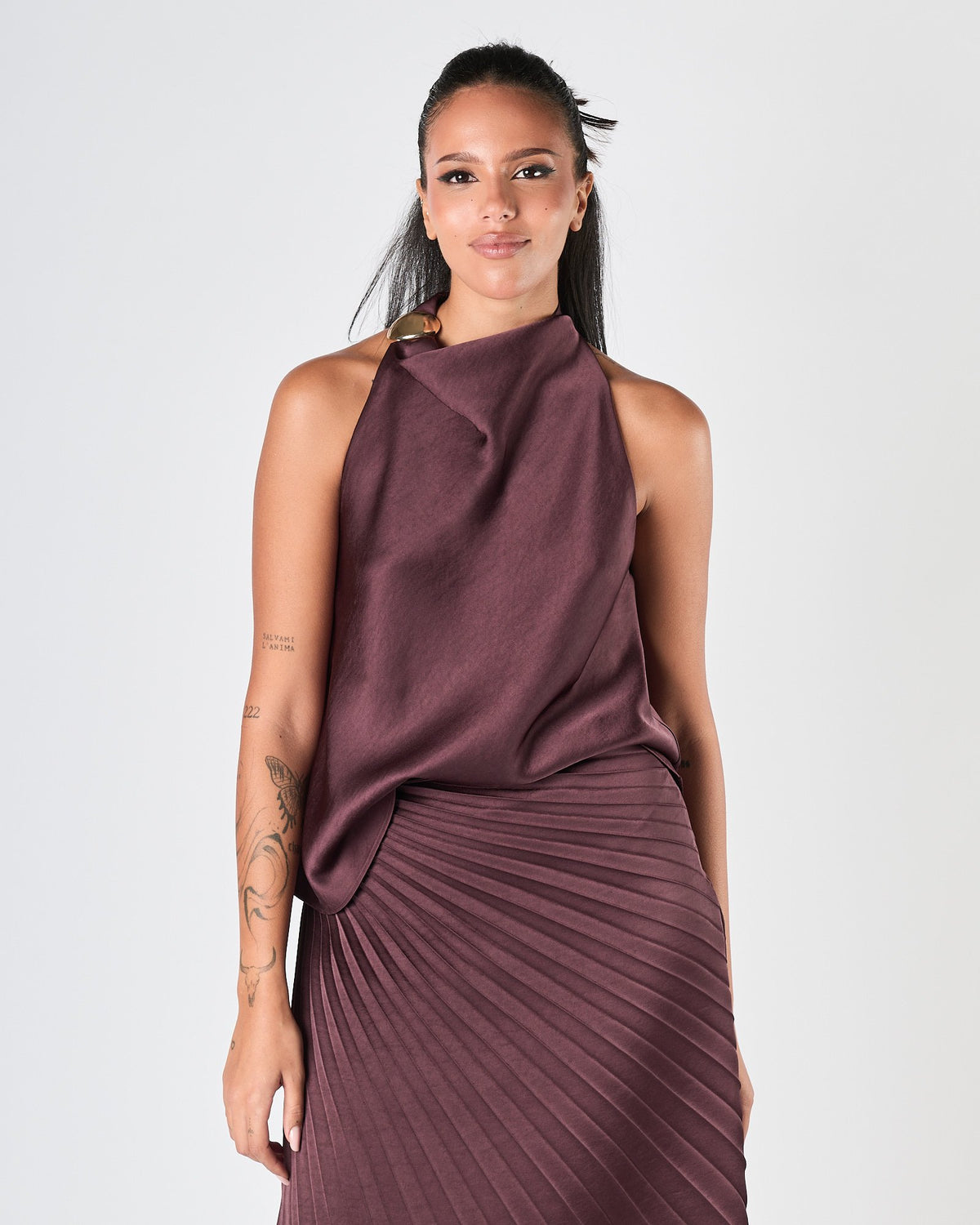 Top Carla Ruiz in raso bordeaux